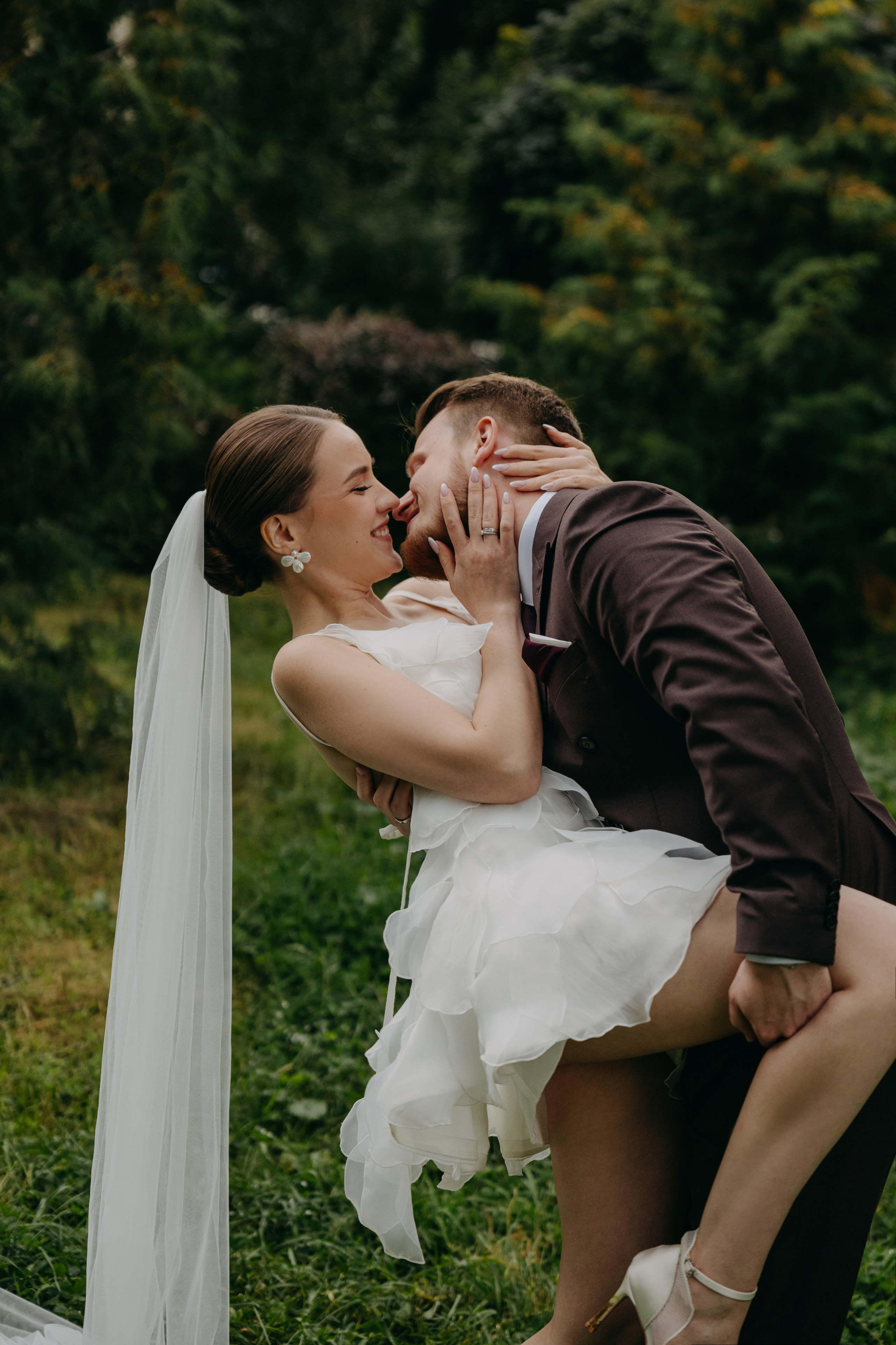 Ирина и Алексей | прогулка Котельническая наб. Свадебный фотограф Москва Анастасия Храмова