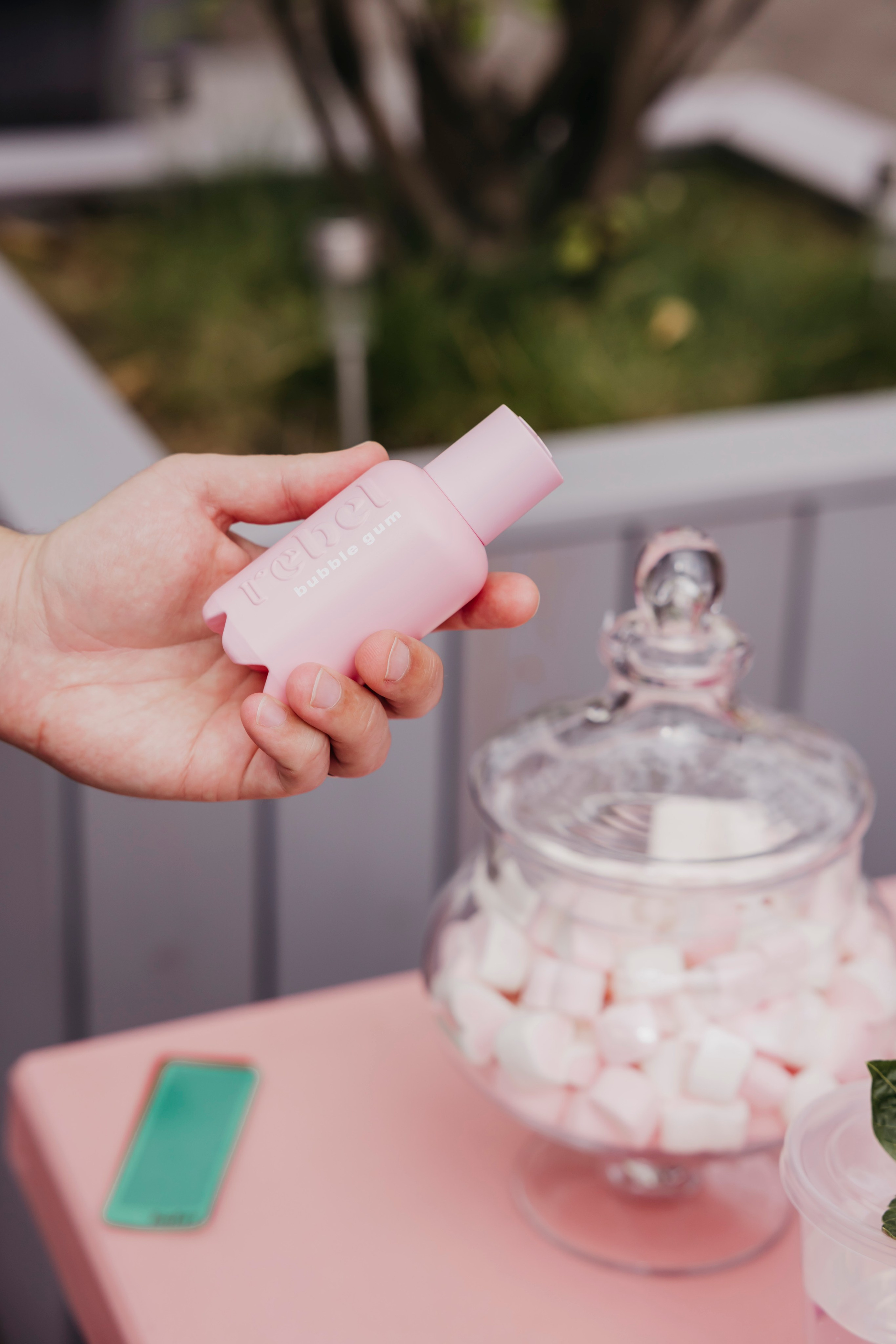 «Rebel» by «Molecule». «Птичка на проводе»: информационный портал в Москве