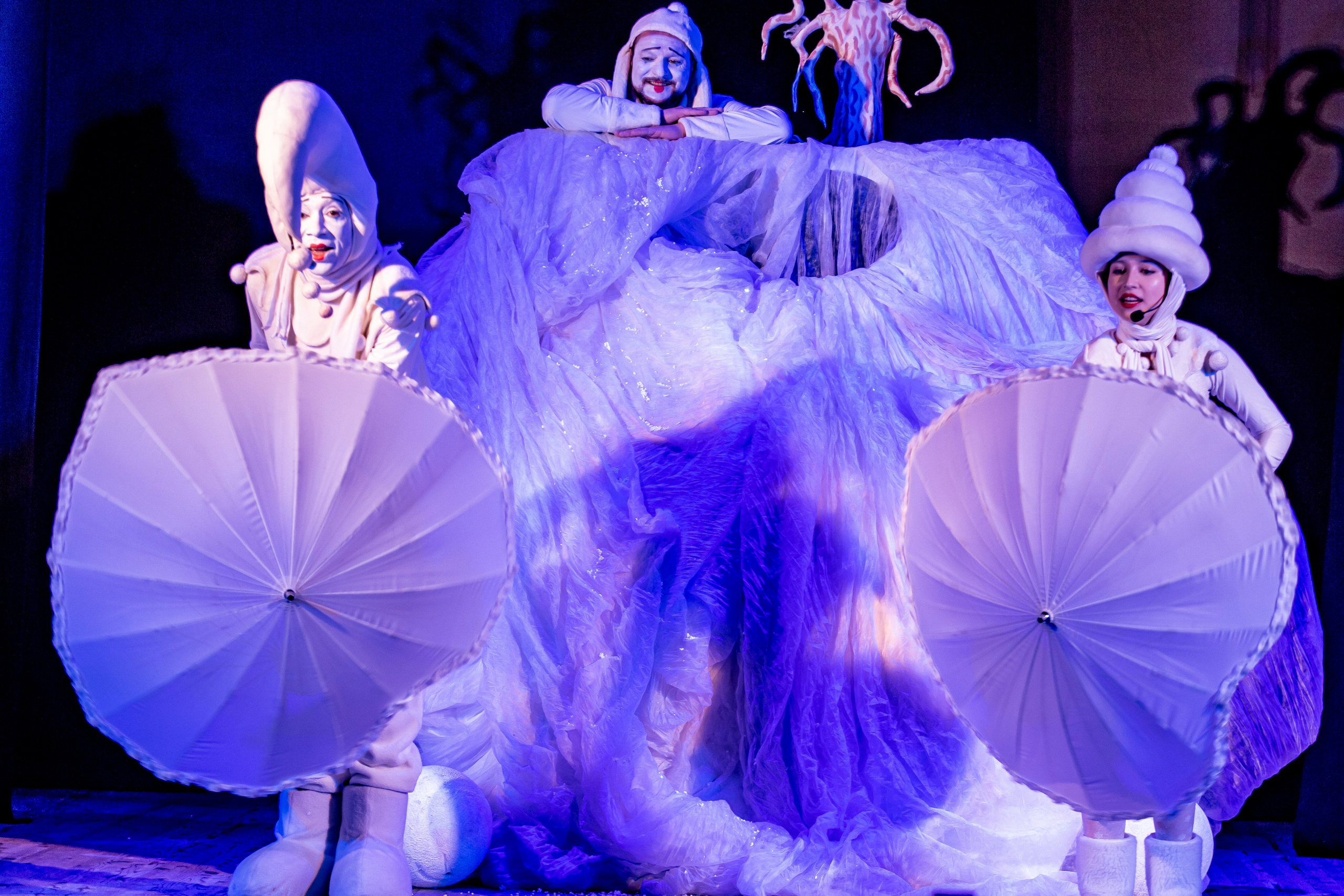 Спектакль Снежные человечки — театр Саквояж. Фотограф в Сочи Юрий Шептаев