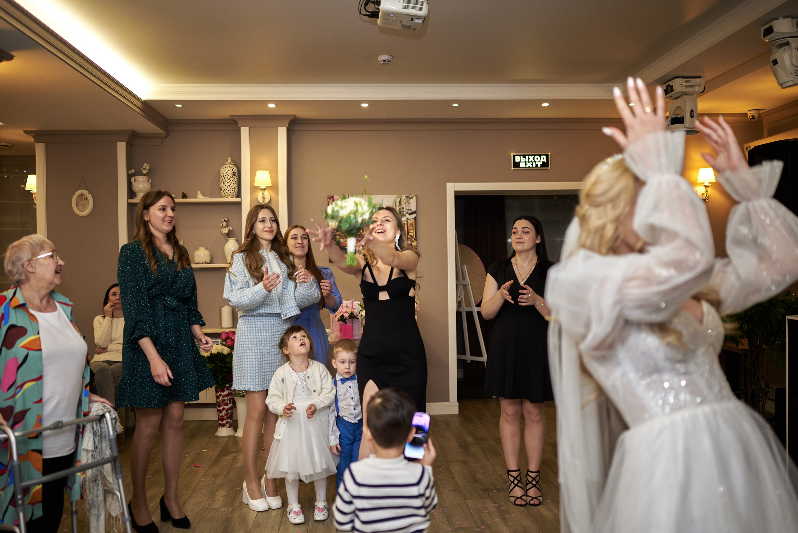 Фотограф Старый Оскол, Губкин. Свадебная фотосессия, доступная цена. Профессиональный фотограф Старый Оскол, Губкин — свадьба, венчание, крещение, юбилей и день рождения