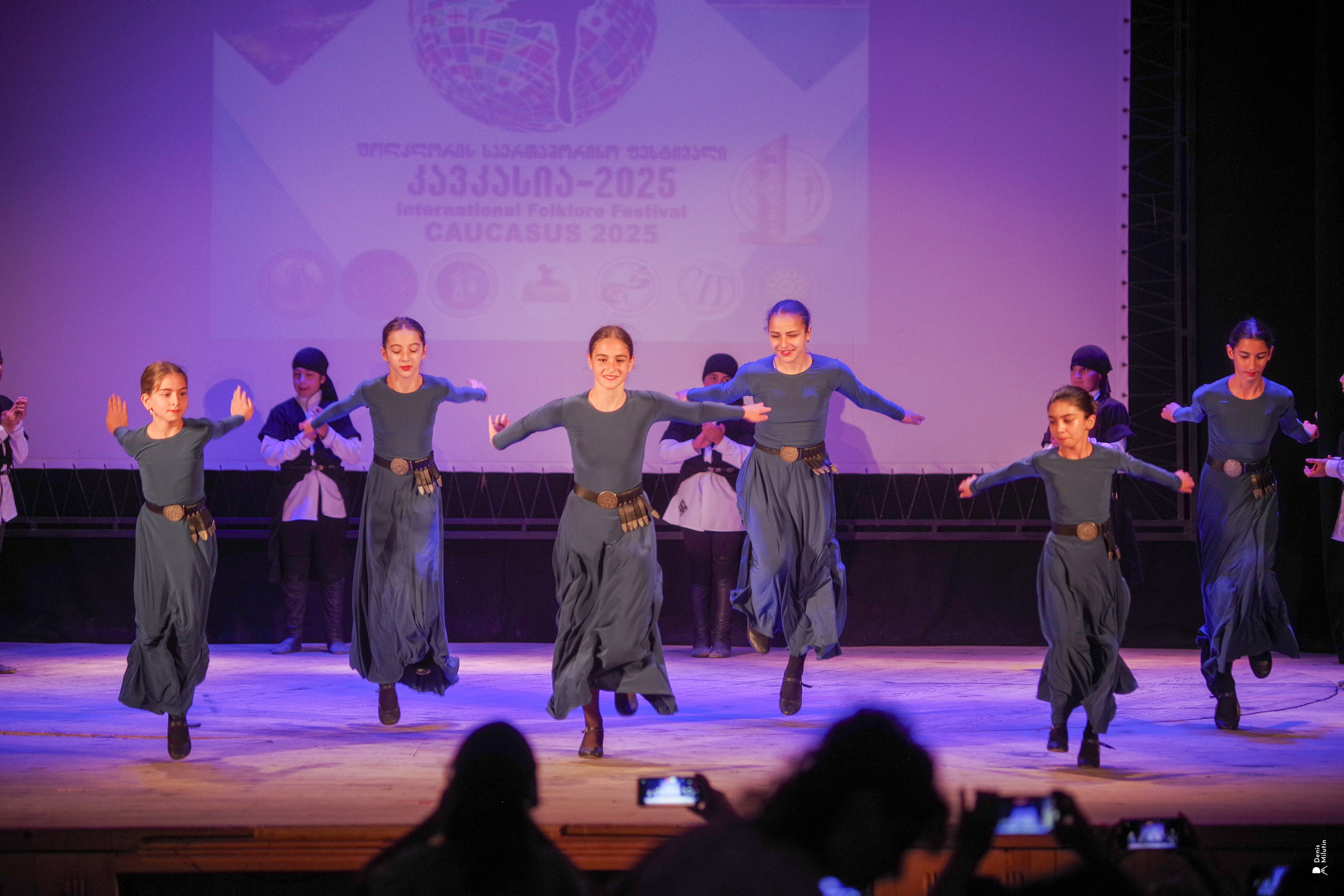 Танцы в прекрасном Они. Портретный фотограф Денис Милютин