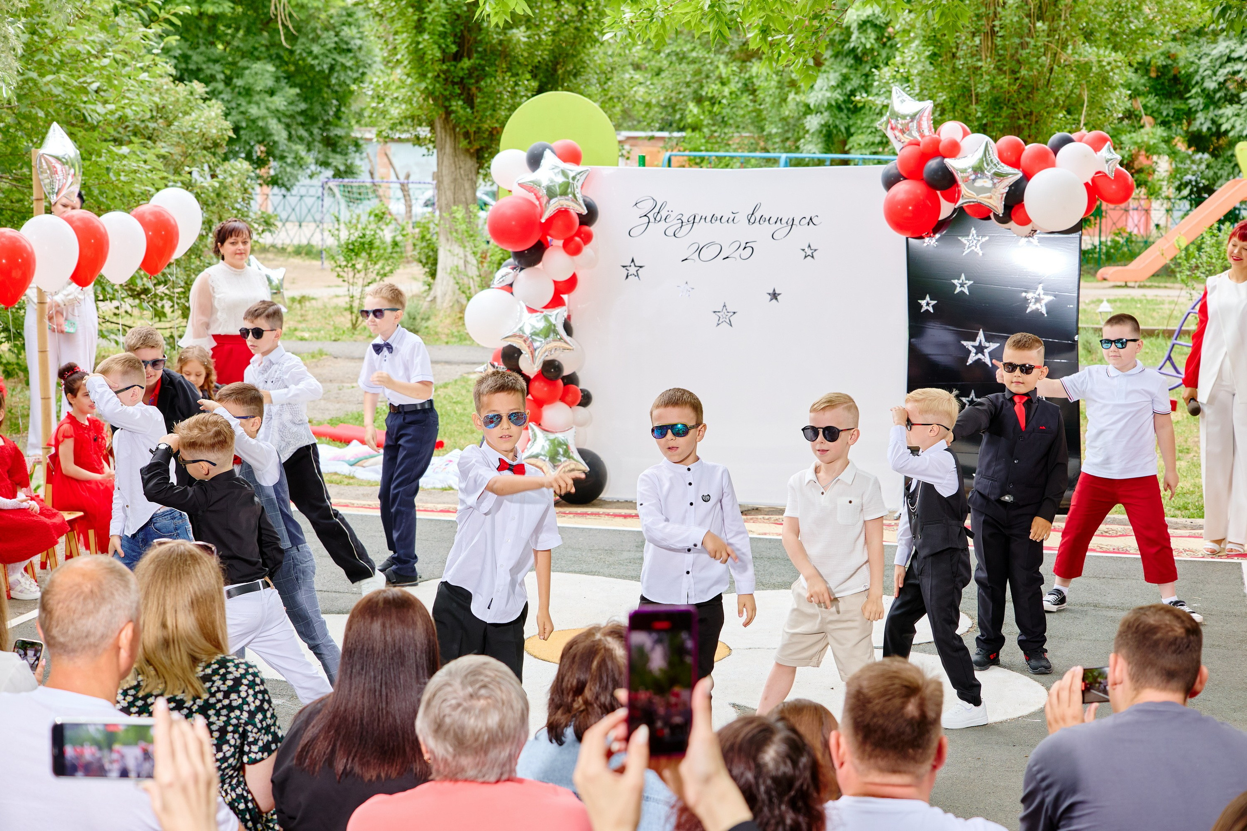 Выпускной 45 сад. Фотограф Выпускные альбомы Таганрог Сергей Коробченко