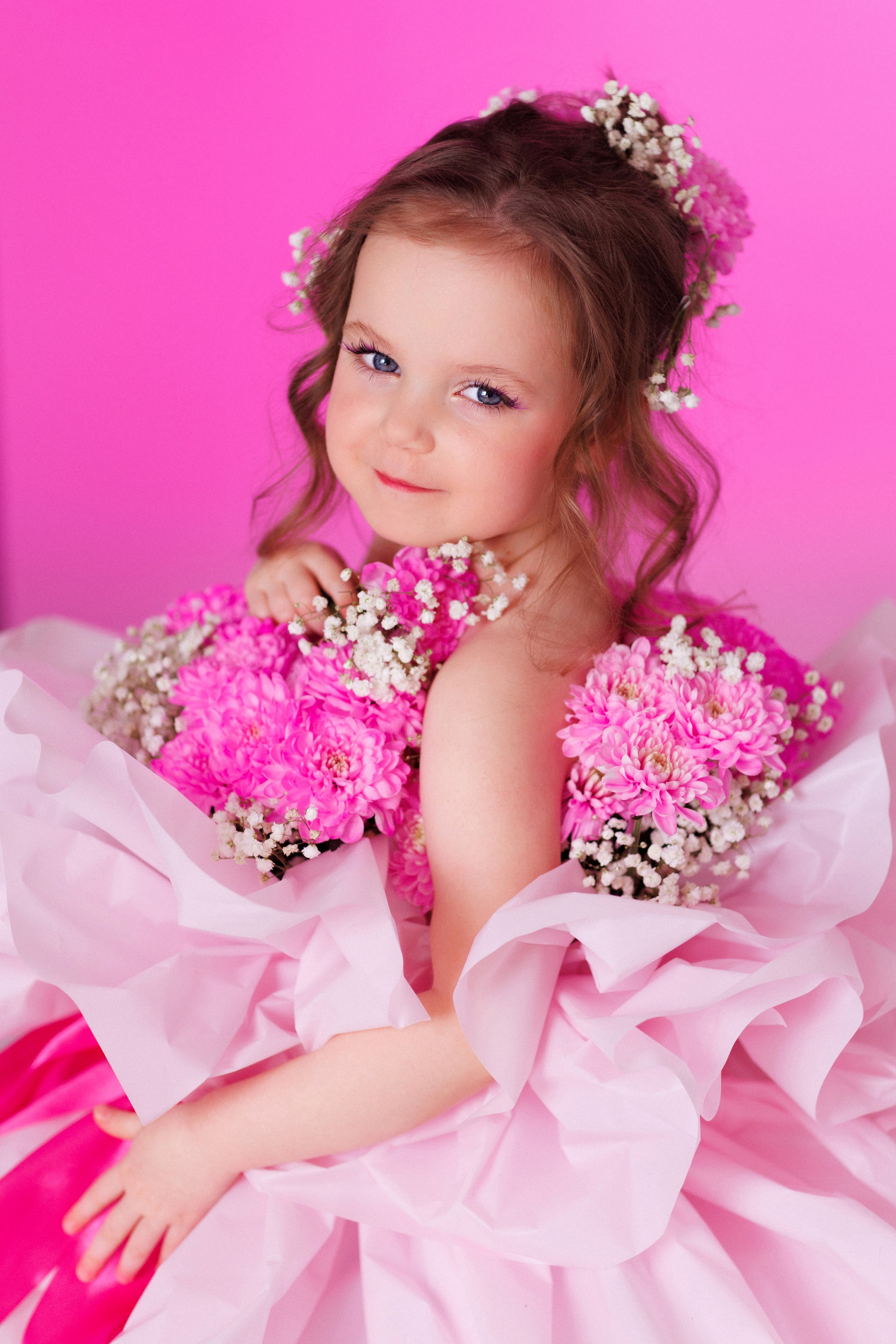 Фотосессия для девочек в форме букета с живыми цветами. Семейный и детский фотограф в Краснодаре Анна Трашкова