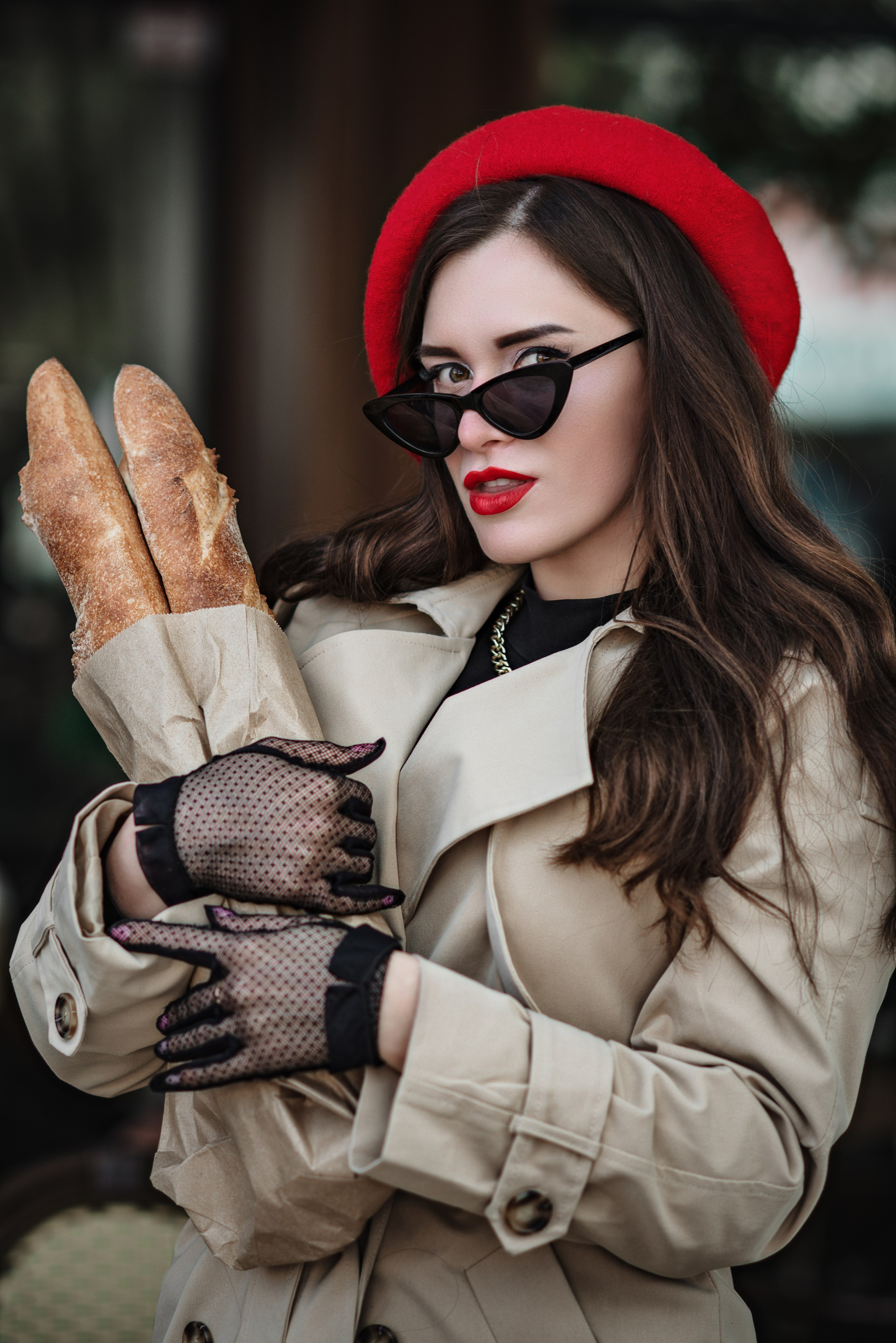 Портретная фотосессия в городе. Красивая девушка в кафе. Фотограф в Симферополе и по Крыму Ольга Топоривская.