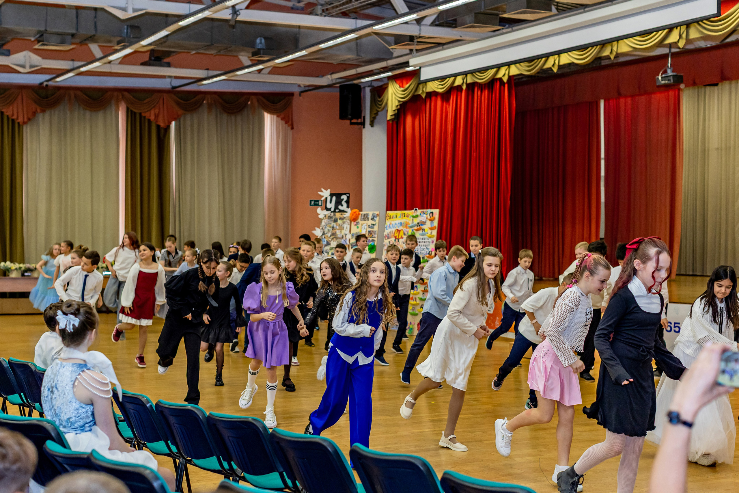 Выпускной праздник в начальной школе. Фотограф и видеограф Москва. Свадебный фотограф, видеограф. Выпускные альбомы. Оживающие альбомы