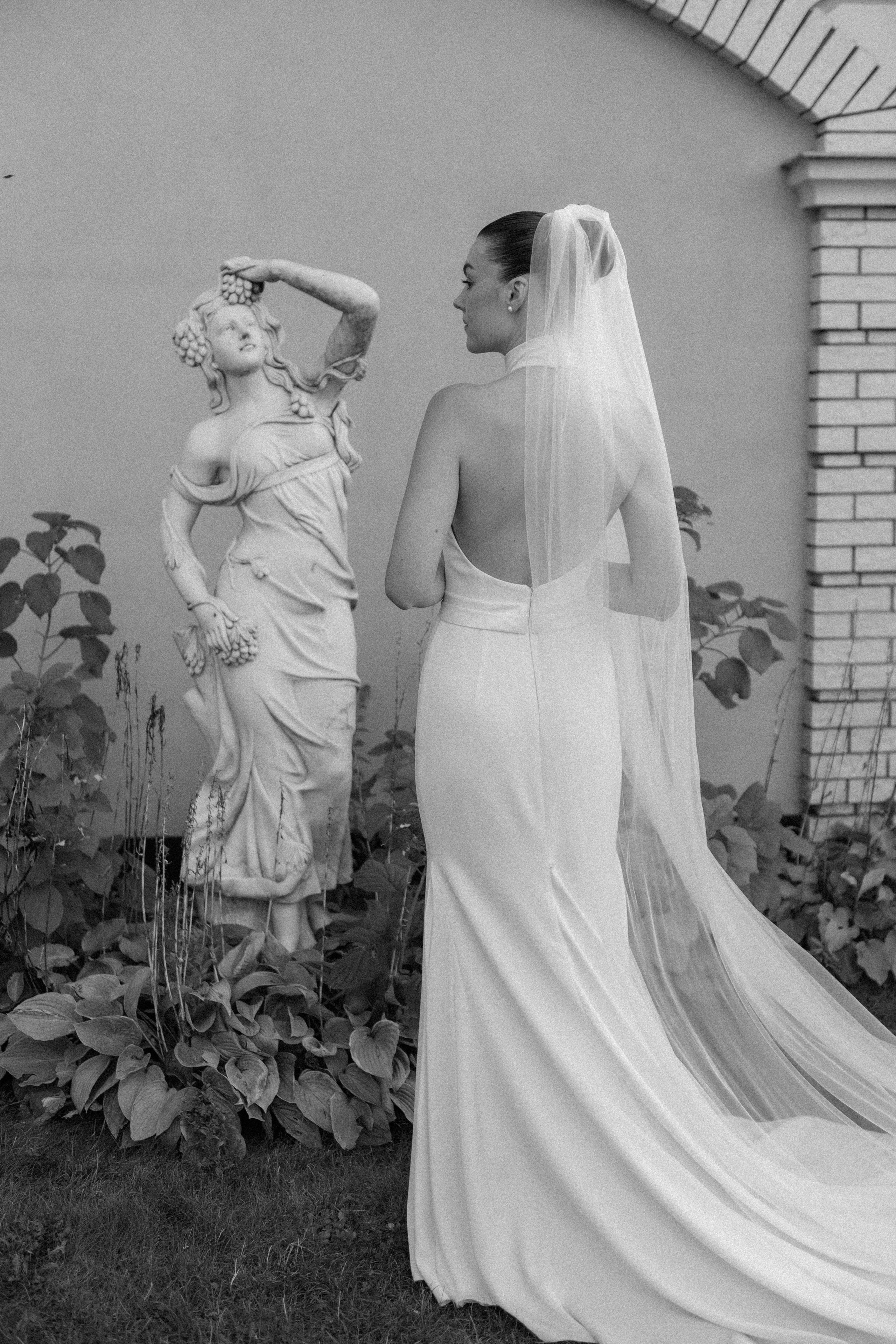 Wedding day in VERSAL PARK. Wedding PHOTOGRAPHER Andrew Vnukov