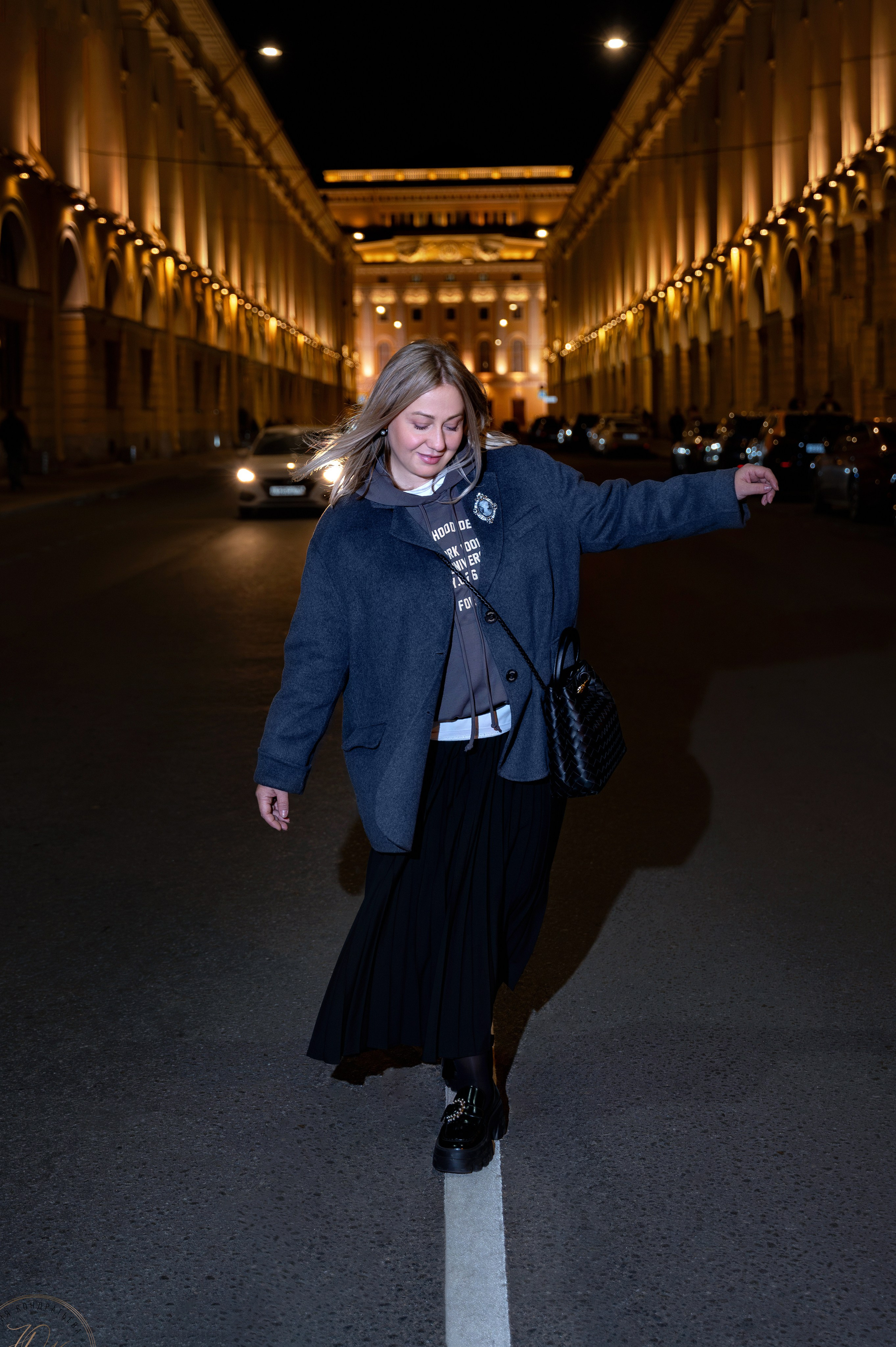 st-petersburg-zodchego-rossi-street-woman-walking-night