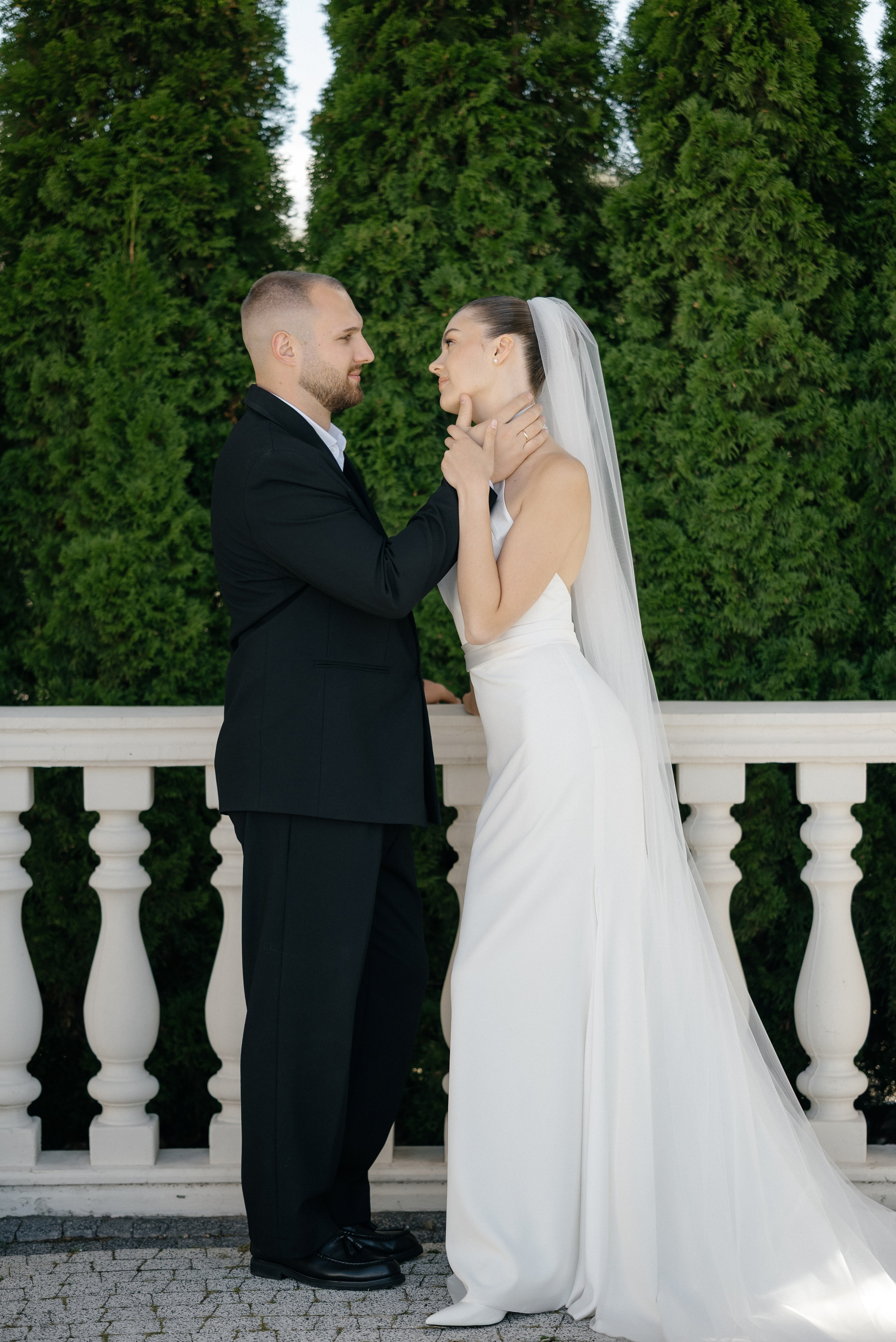 Wedding day in VERSAL PARK. Wedding PHOTOGRAPHER Andrew Vnukov