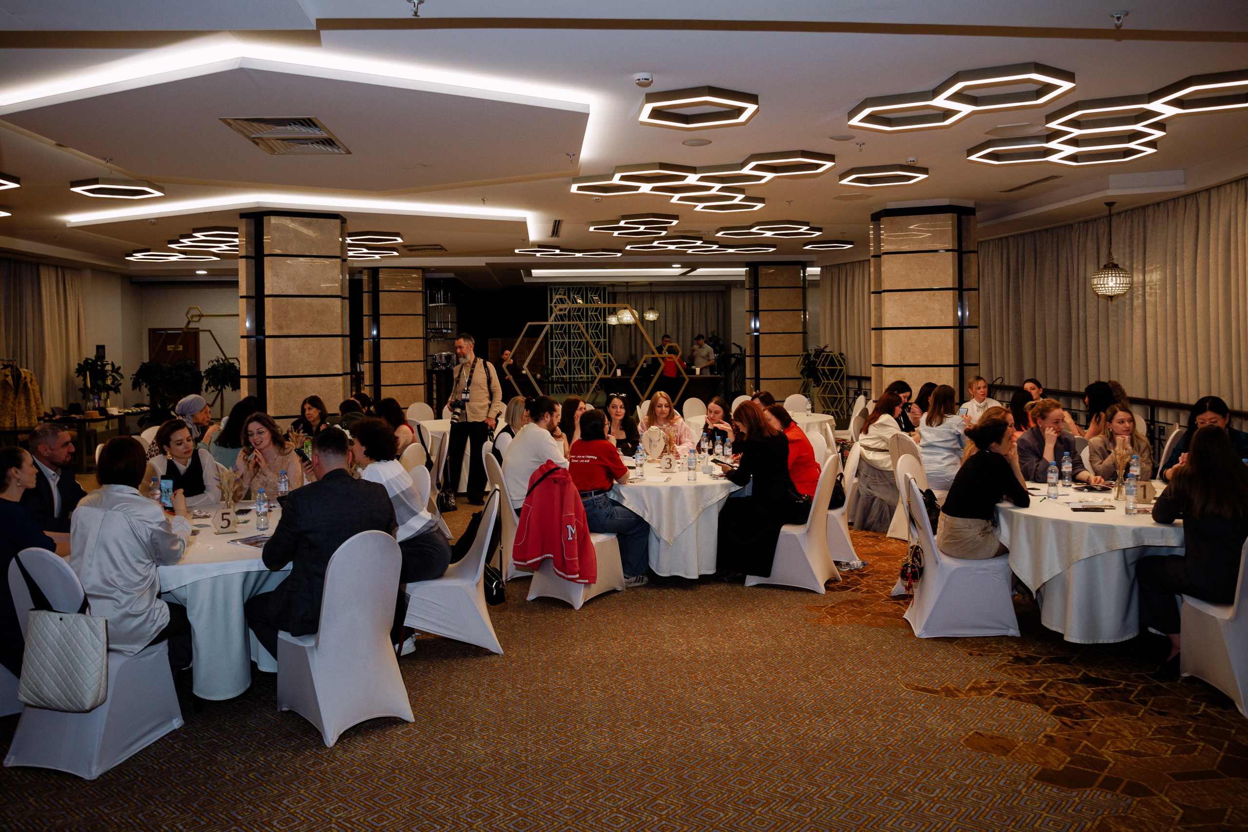 Закрытый нетворкинг. Фотограф Юлия Мальцева