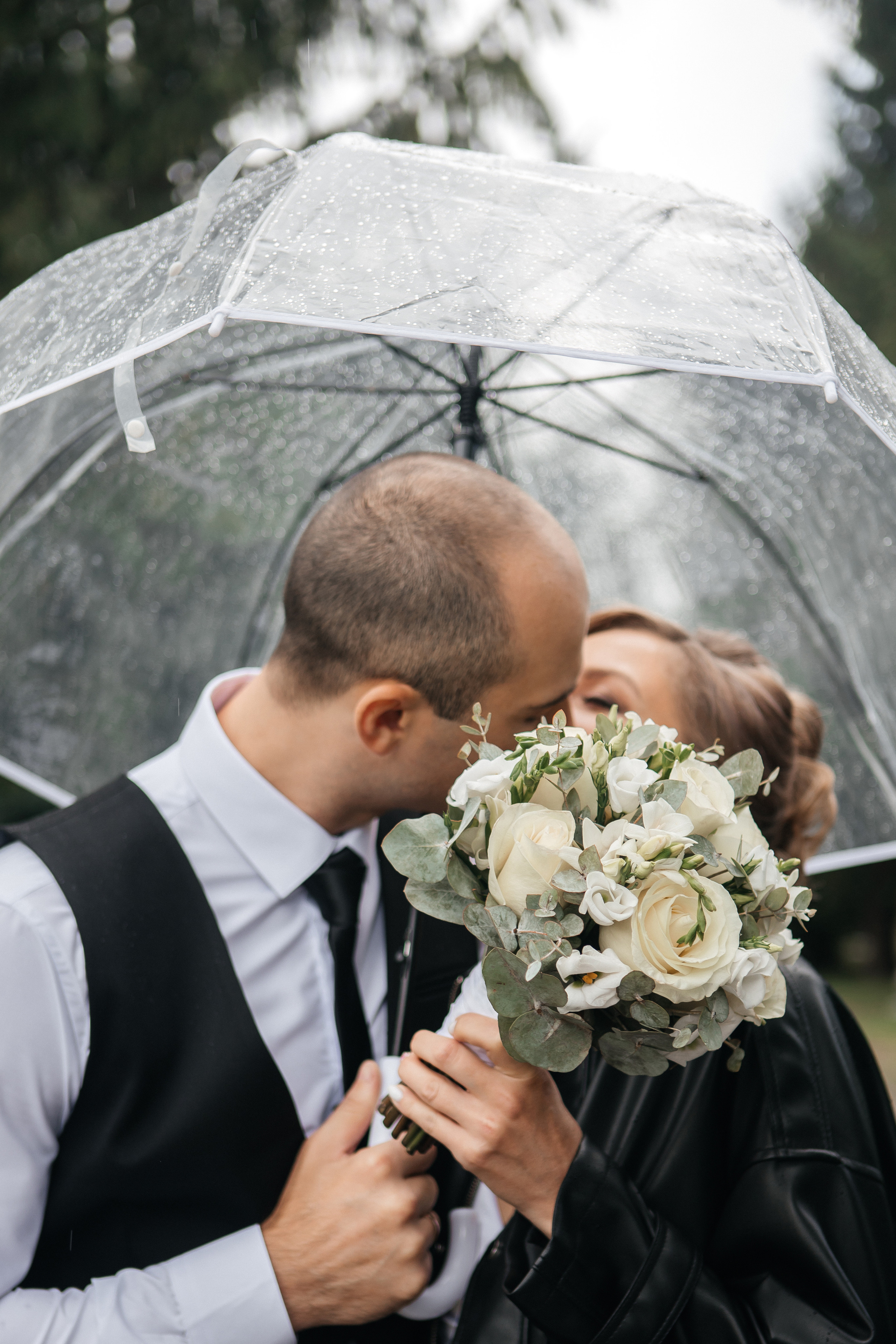 Свадебная фотосессия под дождем. Дарья Белякова. Свадебный, детский и семейный фотограф в городе Бийск