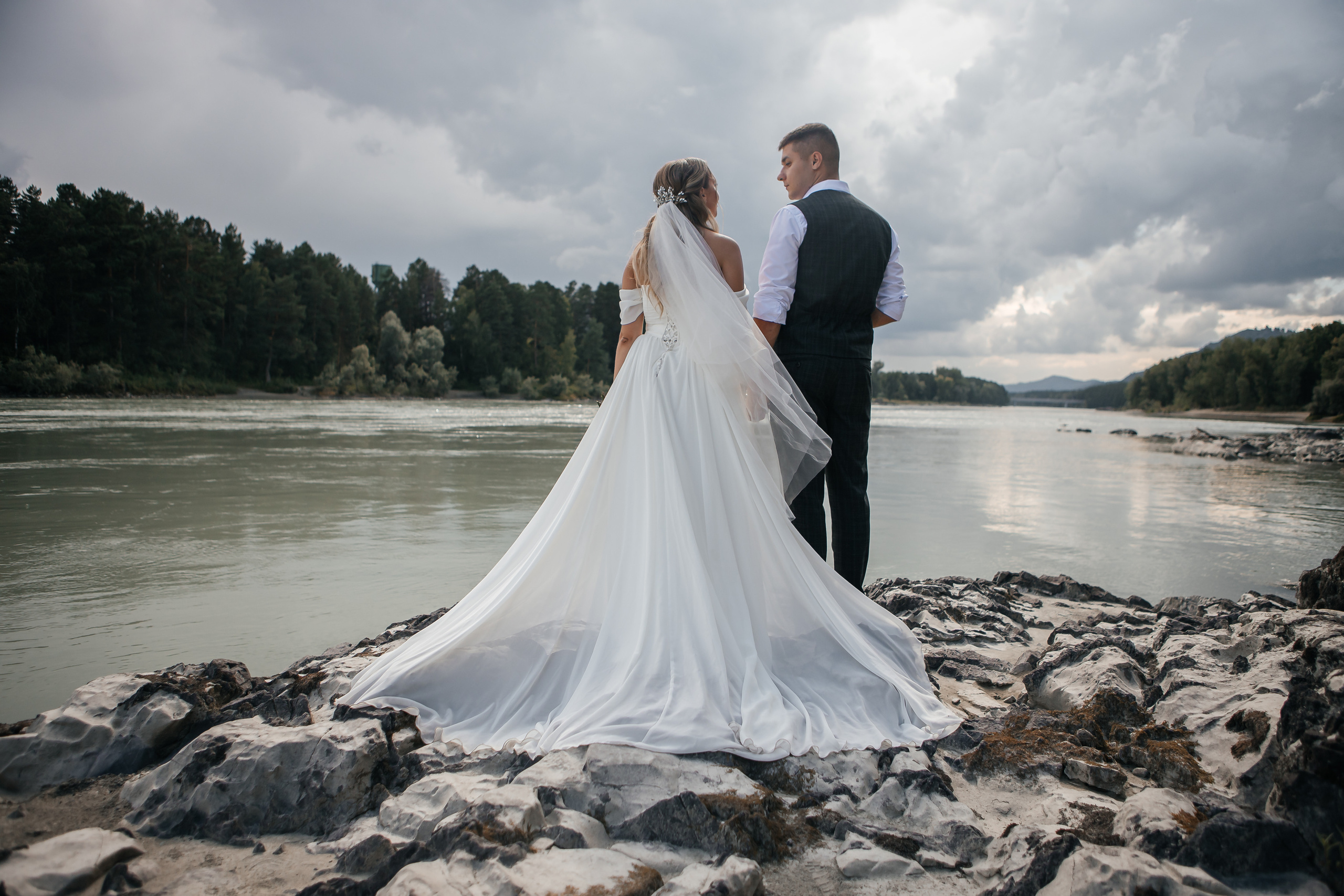 Свадебная фотосессия в горах. Дарья Белякова. Свадебный, детский и семейный фотограф в городе Бийск