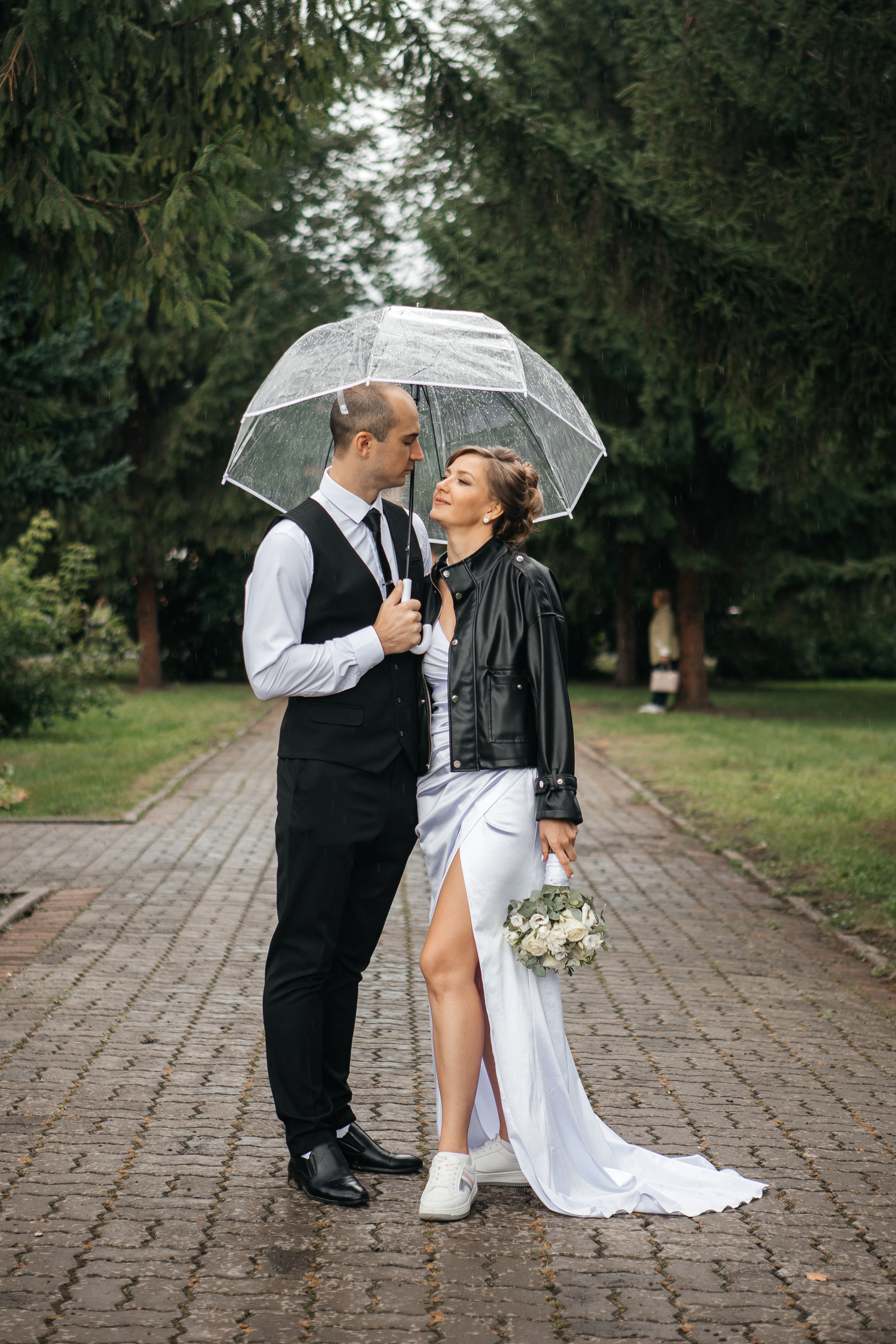 Свадебная фотосессия под дождем. Дарья Белякова. Свадебный, детский и семейный фотограф в городе Бийск