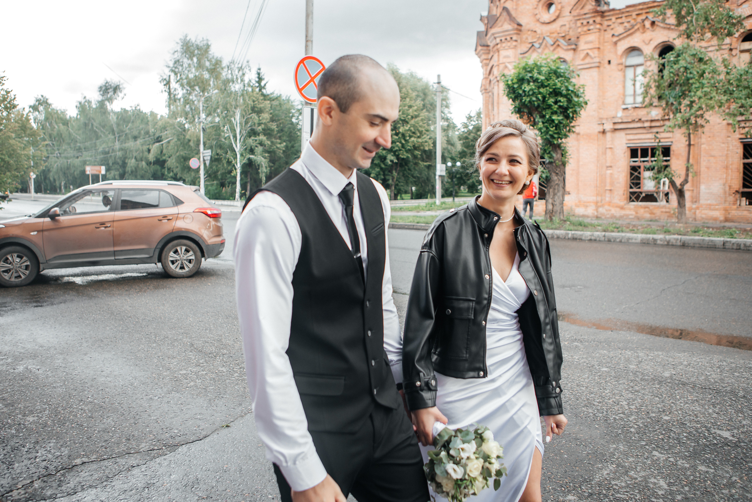 Свадебная фотосессия под дождем. Дарья Белякова. Свадебный, детский и семейный фотограф в городе Бийск