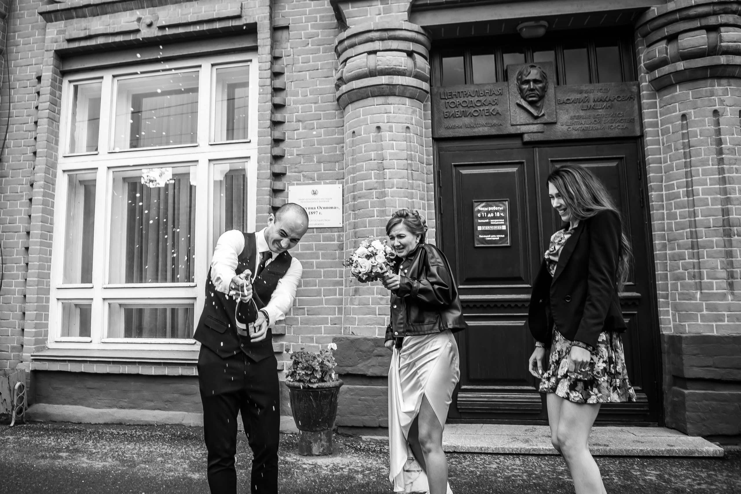 Свадебная фотосессия под дождем. Дарья Белякова. Свадебный, детский и семейный фотограф в городе Бийск