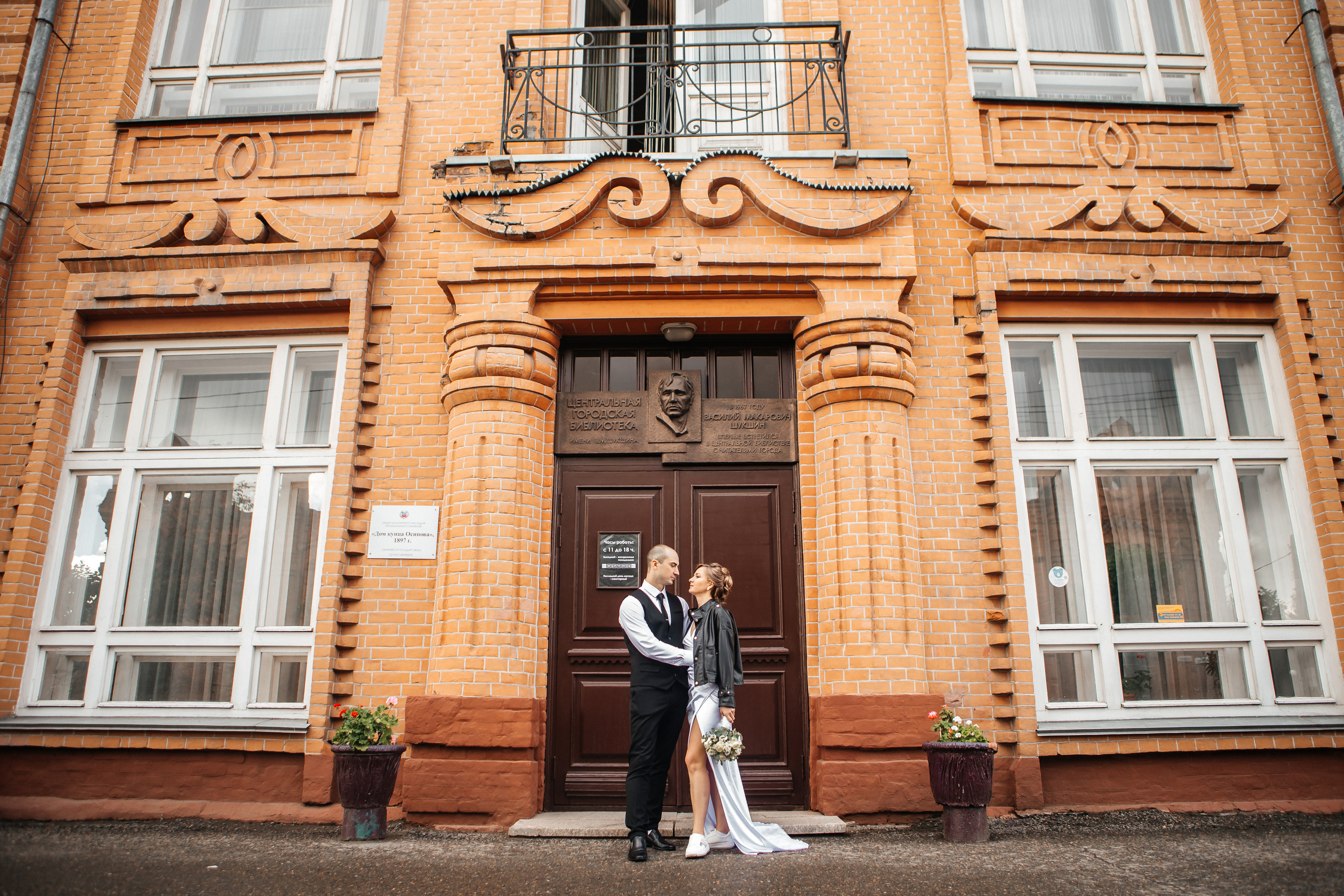 Свадебная фотосессия под дождем. Дарья Белякова. Свадебный, детский и семейный фотограф в городе Бийск