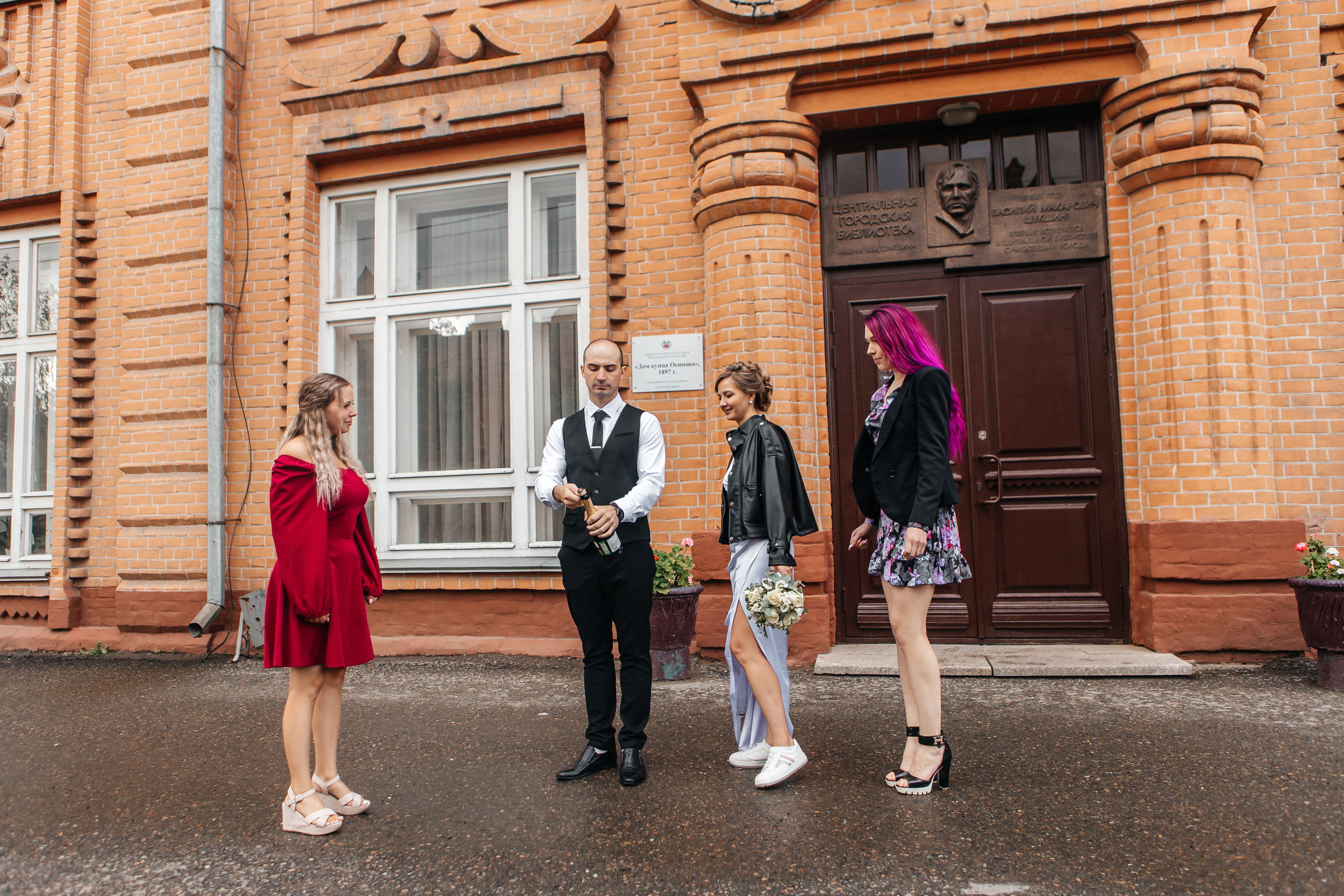 Свадебная фотосессия под дождем. Дарья Белякова. Свадебный, детский и семейный фотограф в городе Бийск