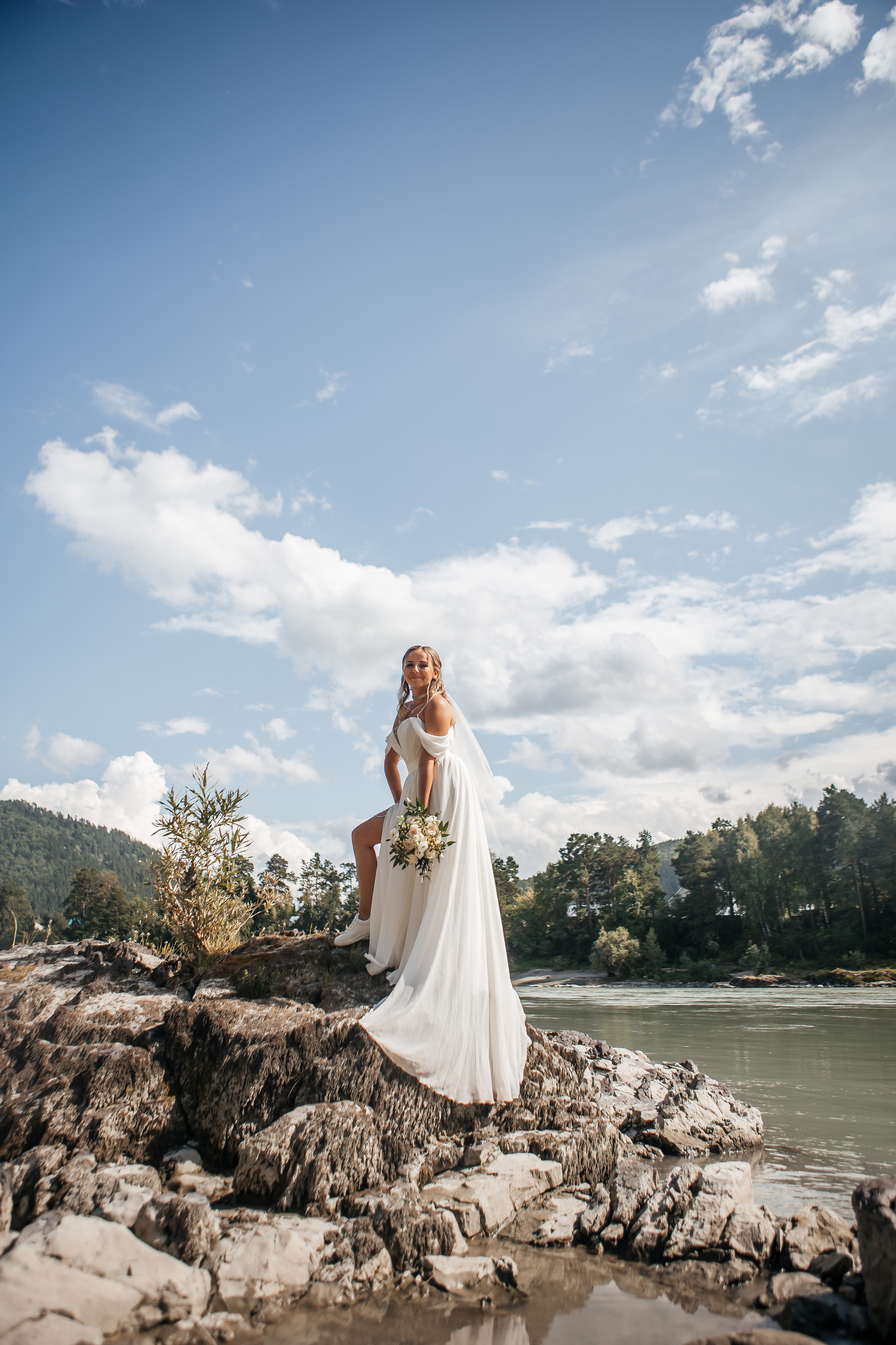 Свадебная фотосессия в горах. Дарья Белякова. Свадебный, детский и семейный фотограф в городе Бийск