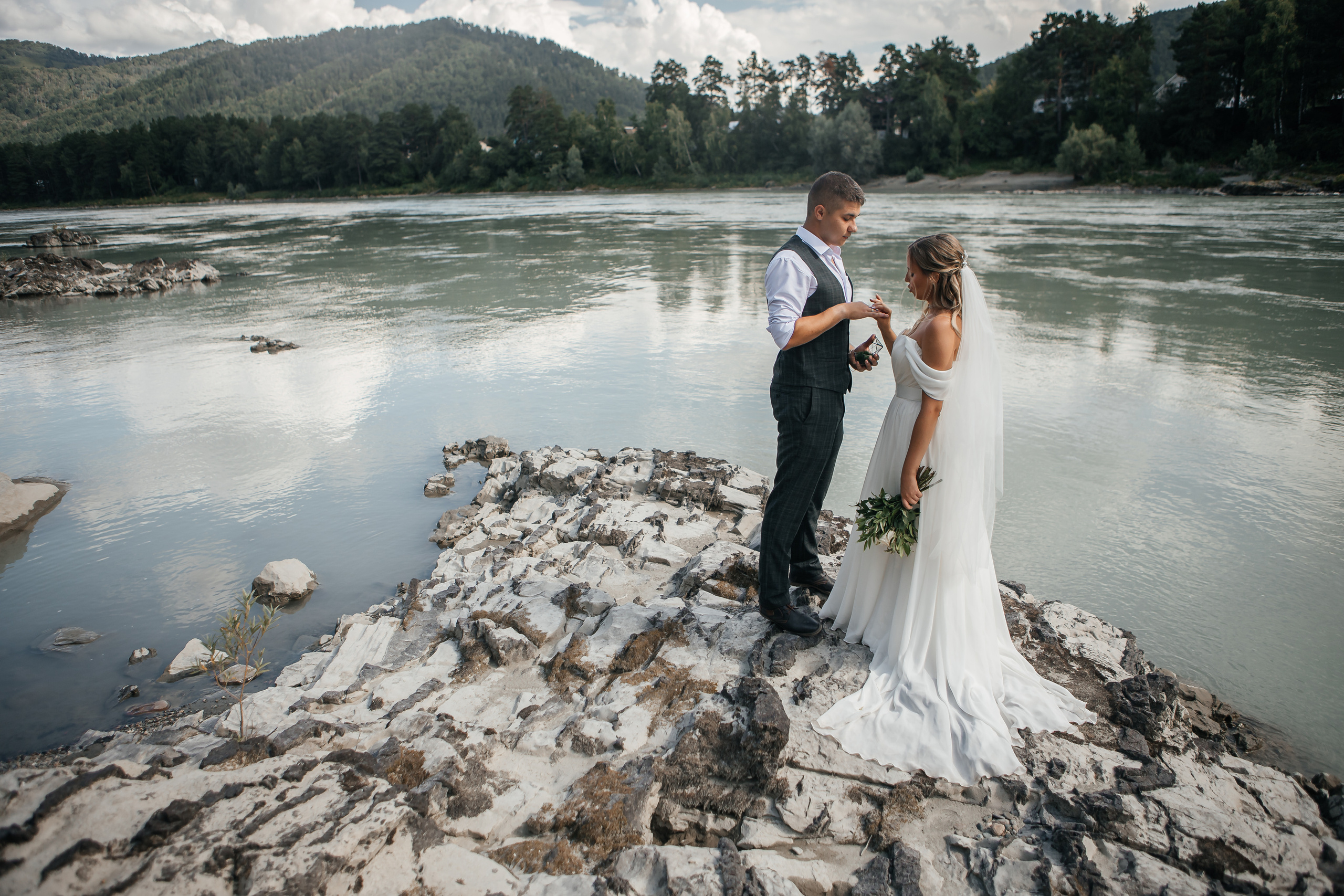 Свадебная фотосессия в горах. Дарья Белякова. Свадебный, детский и семейный фотограф в городе Бийск