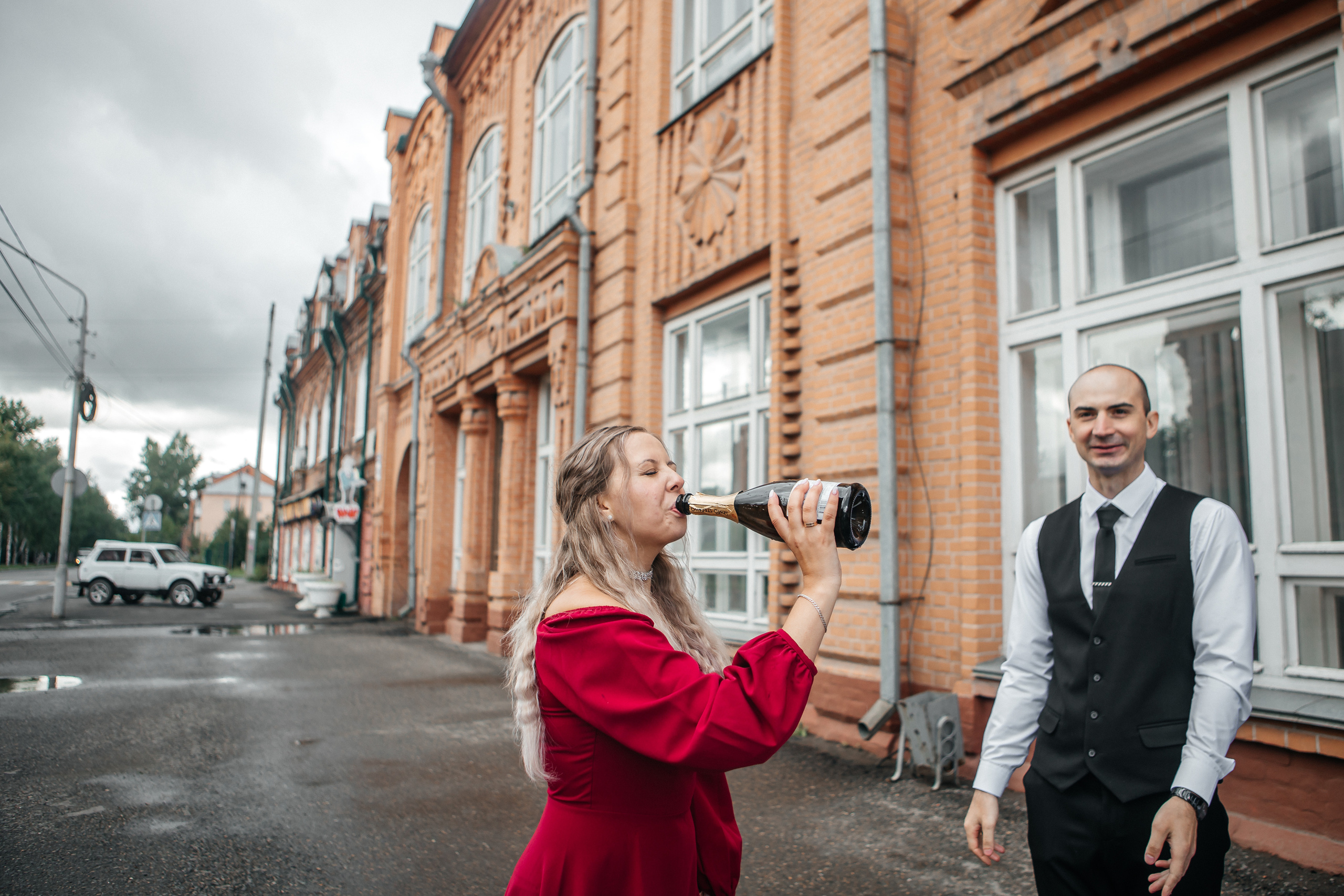 Свадебная фотосессия под дождем. Дарья Белякова. Свадебный, детский и семейный фотограф в городе Бийск