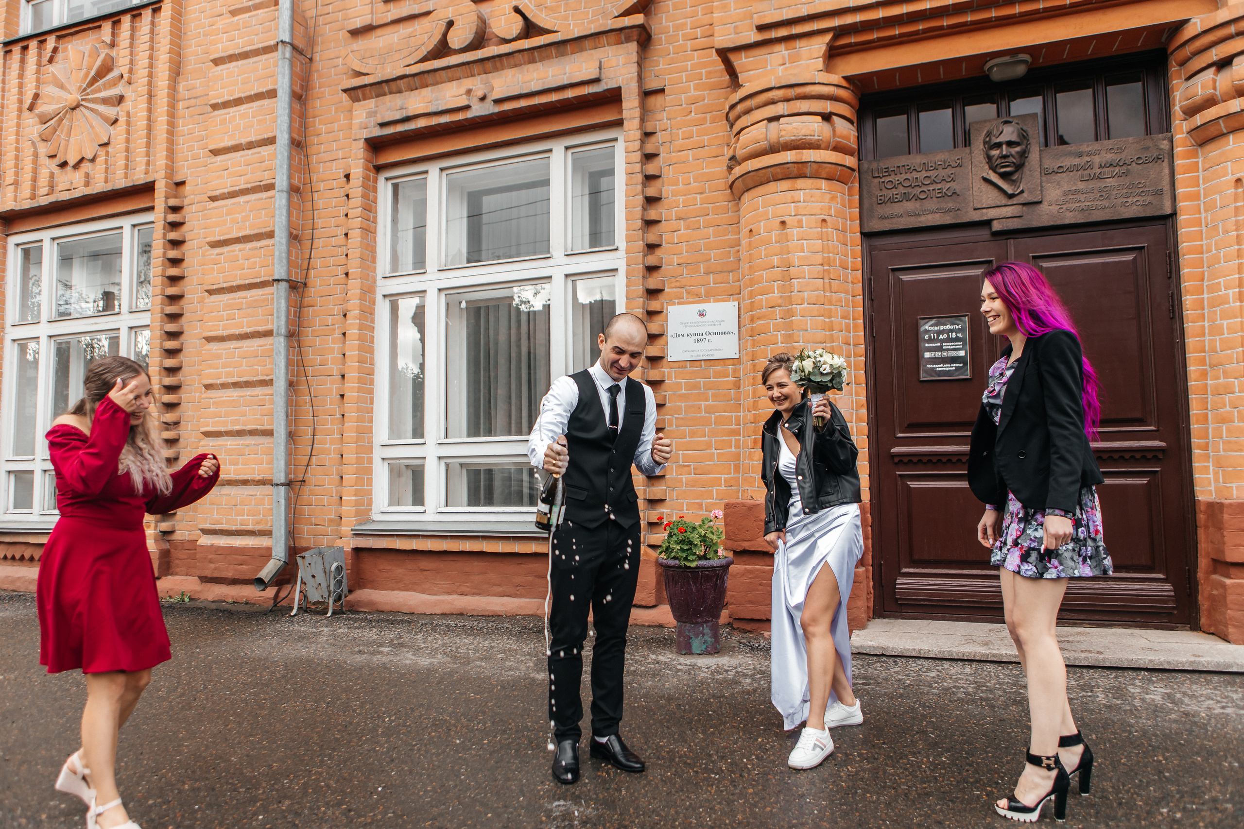 Свадебная фотосессия под дождем. Дарья Белякова. Свадебный, детский и семейный фотограф в городе Бийск