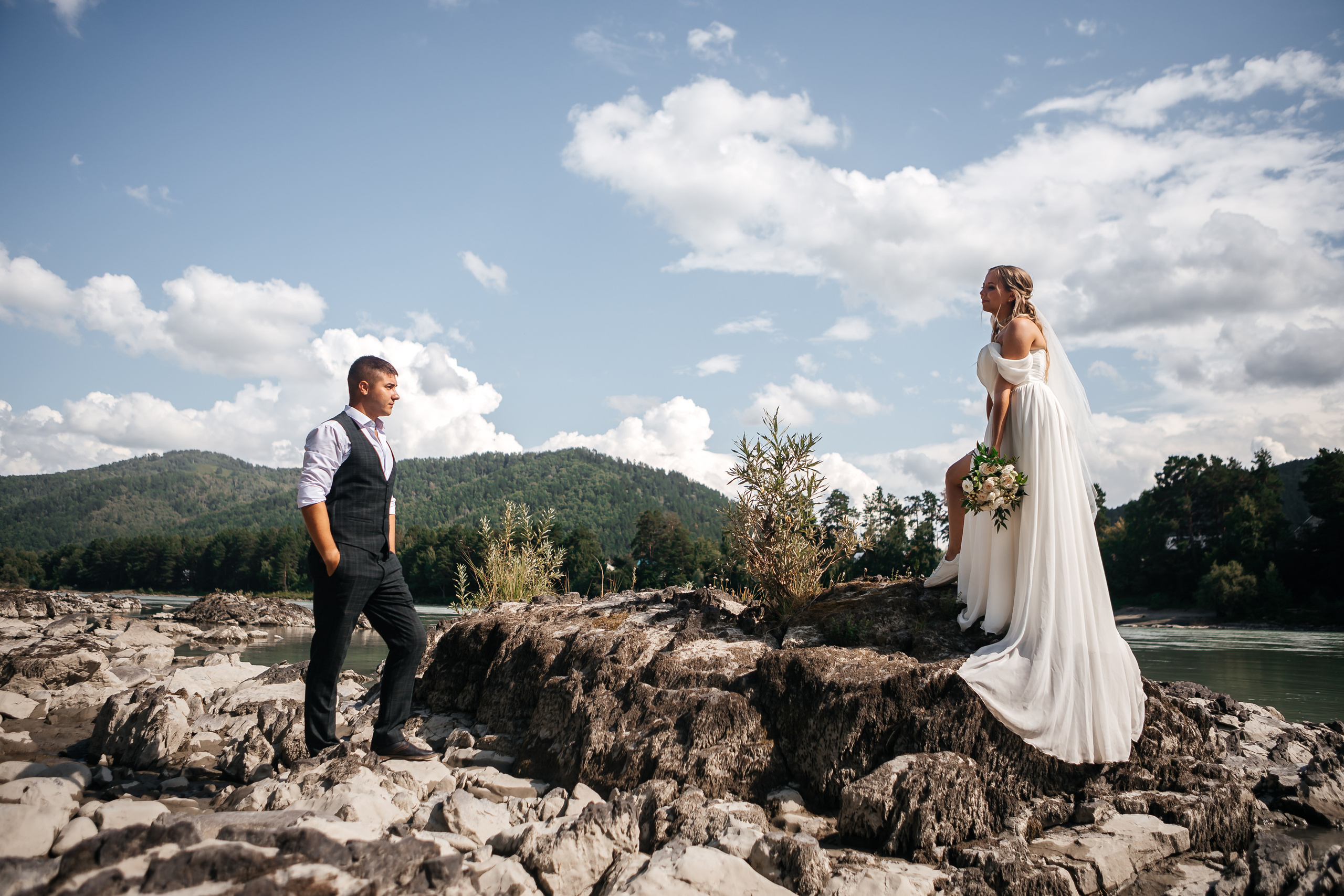 Свадебная фотосессия в горах. Дарья Белякова. Свадебный, детский и семейный фотограф в городе Бийск
