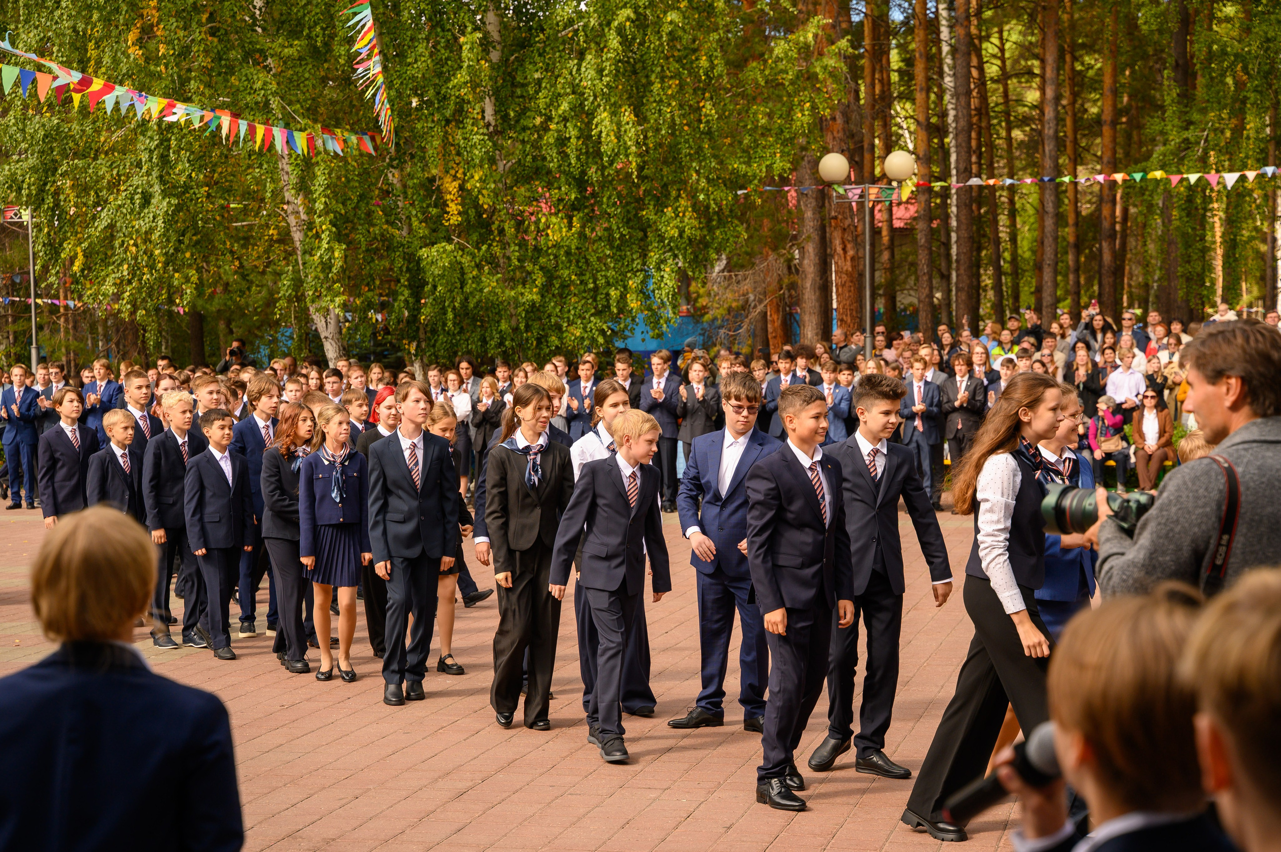 1 сентября линейка ФМШ. Фотограф новорожденных, семейный детский в Тюмени Татьяна Морозова