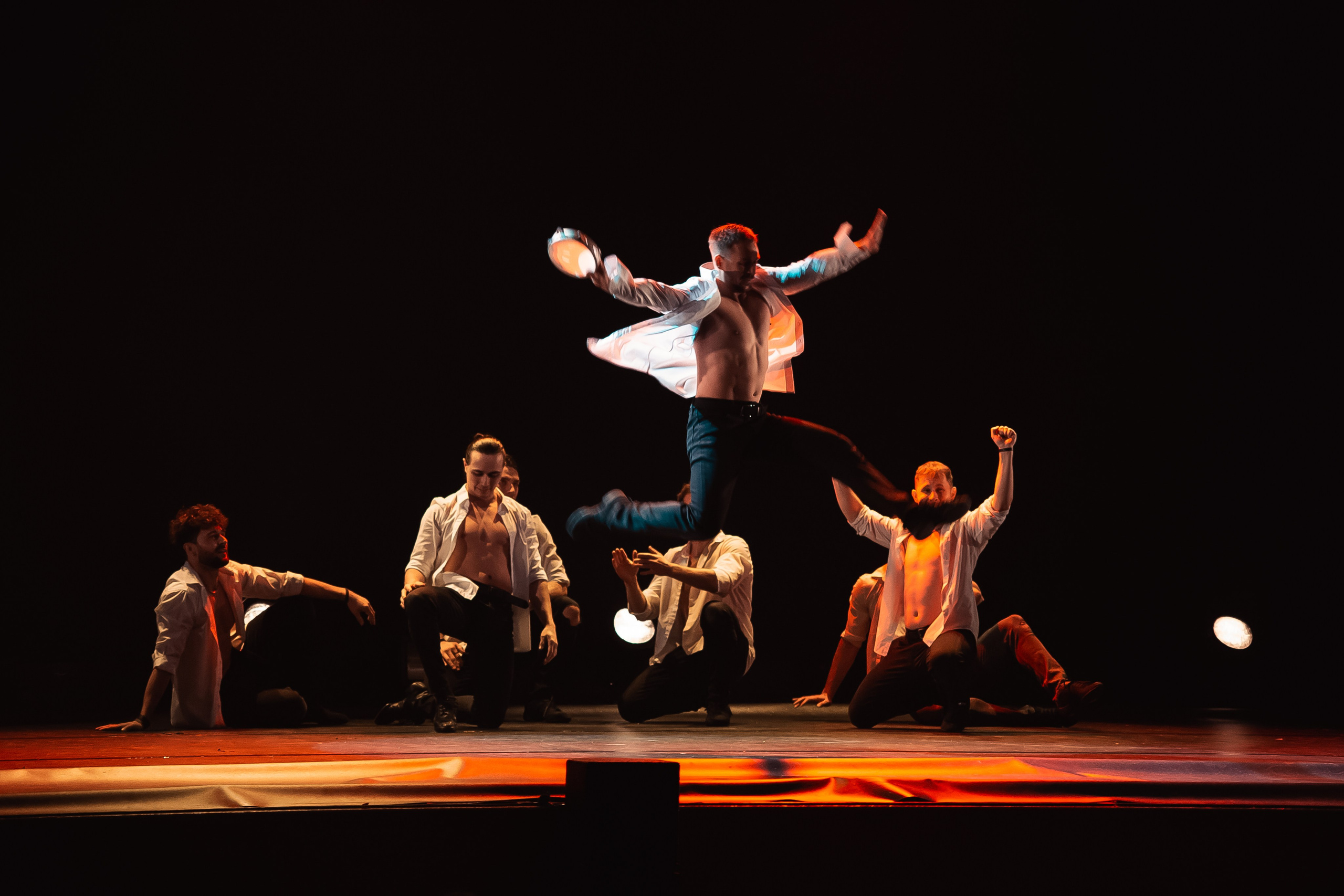 Шоу под дождем, Гранд Холл Сибирь, 20.02.2026. Фотограф Регина Крикунова г. Красноярск