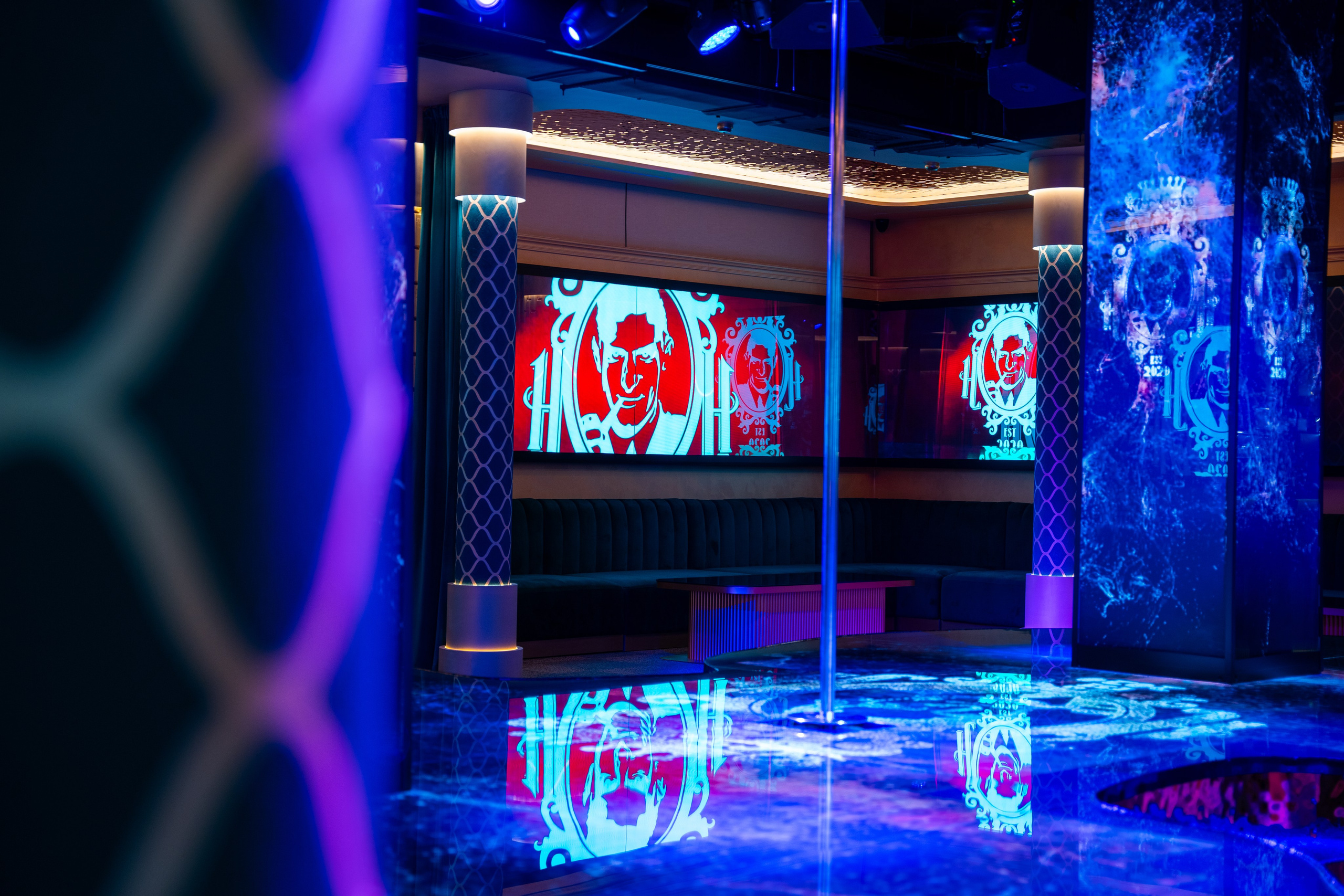 Фотосъемка интерьера стриптиз-клуба Hefner — элитный клуб Краснодара. Интерьерная фотосъемка клуба Hefner в Краснодаре — профессионально. Шедевры для Вас! Фотограф и Видеограф в Краснодаре Пахиев Руслан