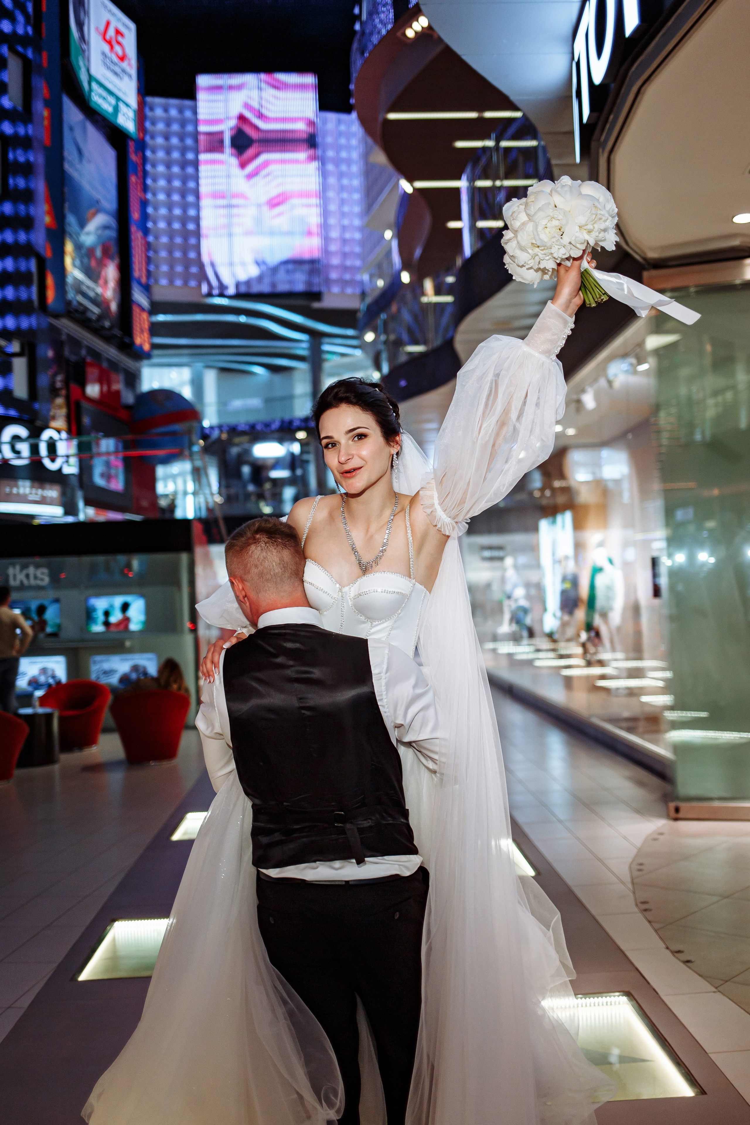 ЗАГС в ТЦ Вегас Крокус сити, регистрация брака, фото, видео. Свадебный фотограф Москва и МО Сергей Киржаев