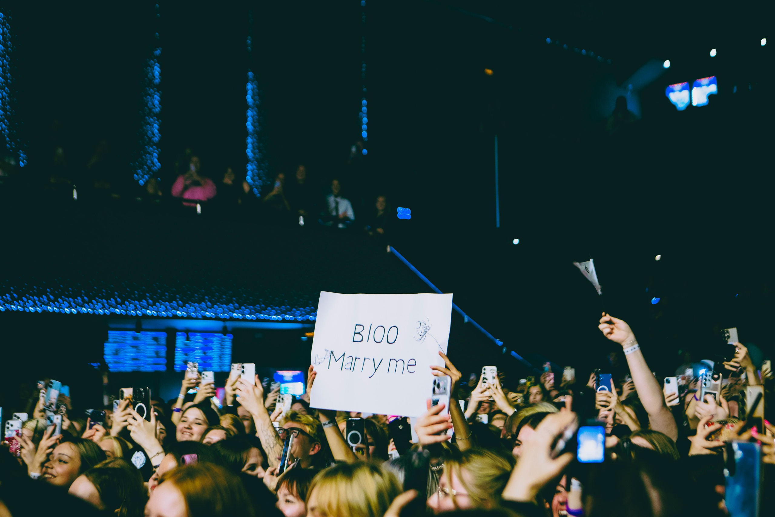 BLOO. Фотограф Honi