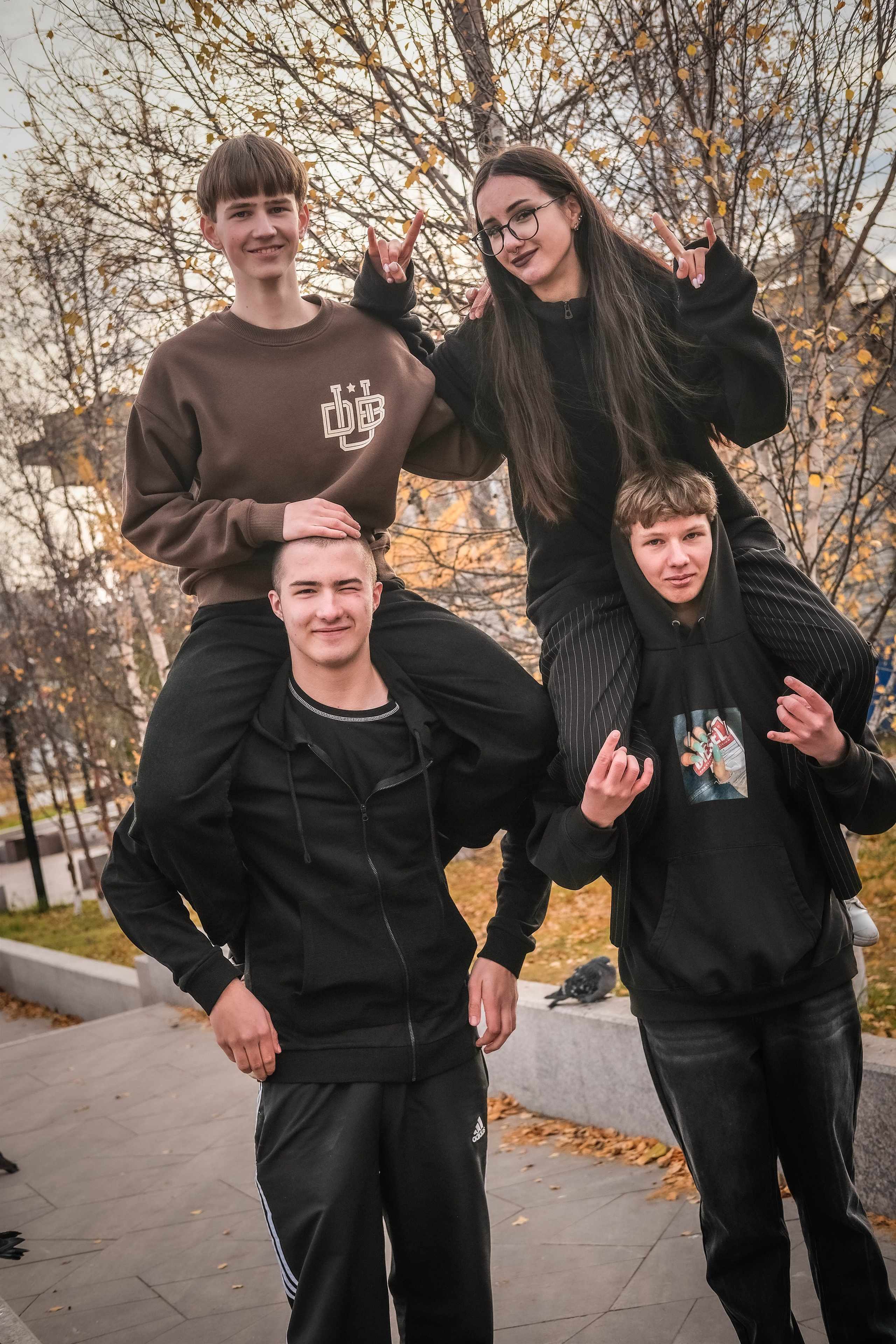 9 класс (прогулочная). Фотограф Елена Дегтярева. Семейная, детская и школьная фотография в Тюмени. Яркие и живые снимки, которые сохранят историю вашей семьи