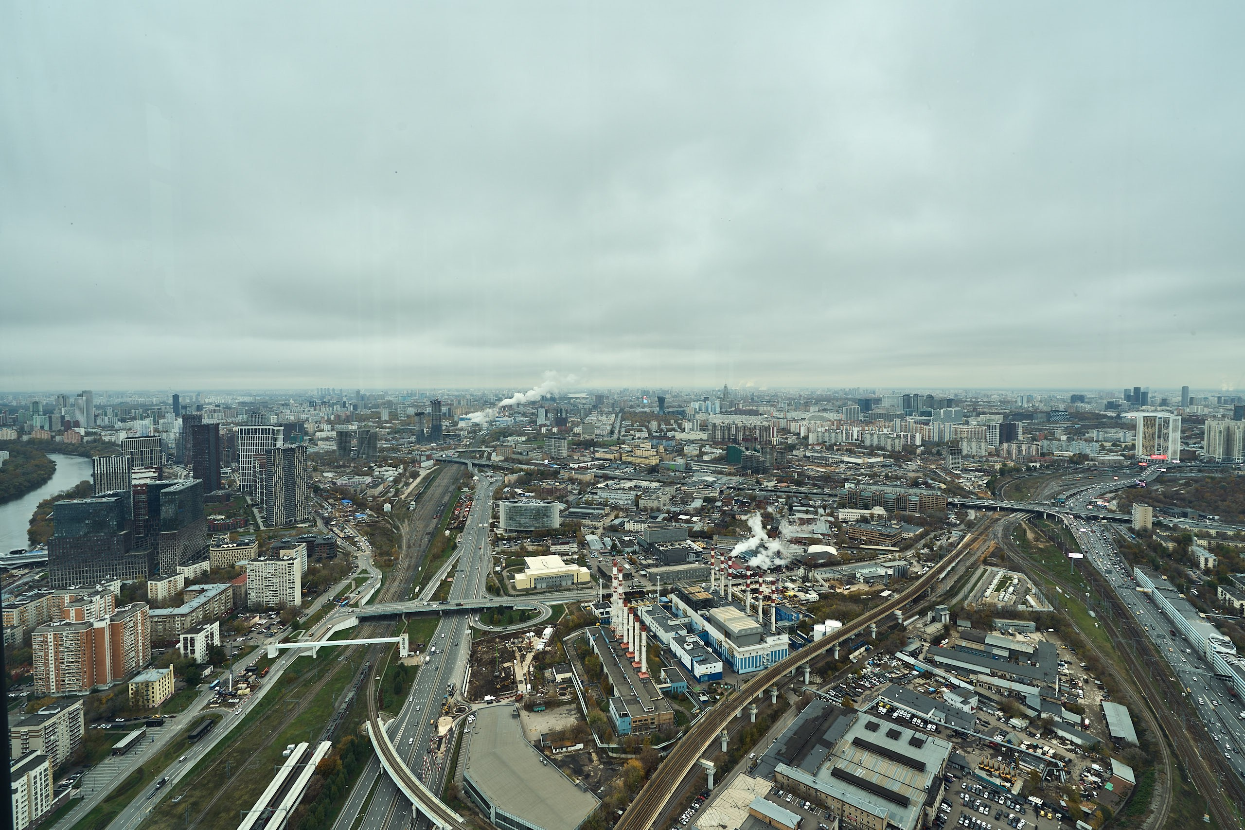 Интерьерное фото с видом из окна с 52 этажа башни iCity