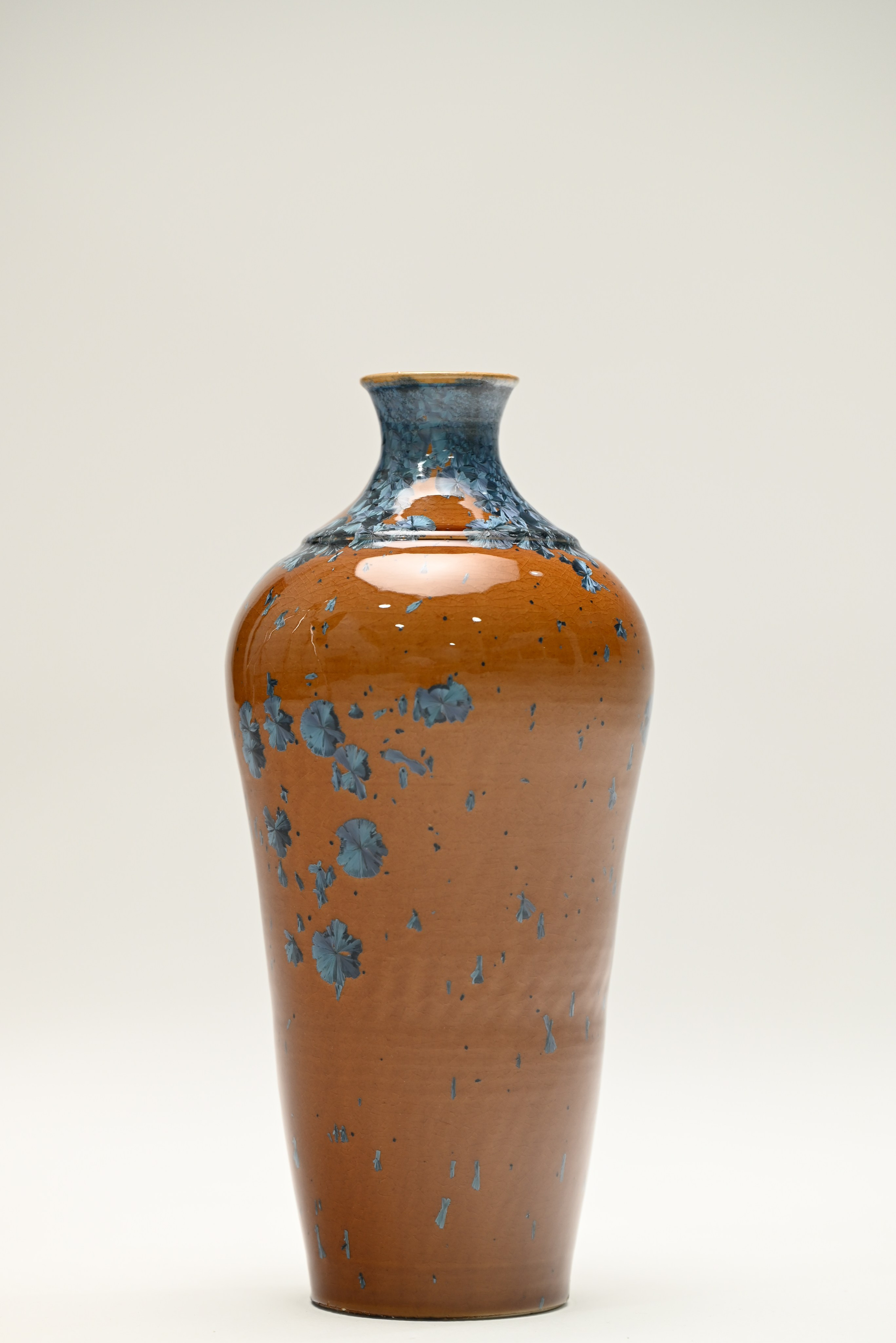 Каменная масса, кристаллическая глазурь. 33х13 см, 2025. 