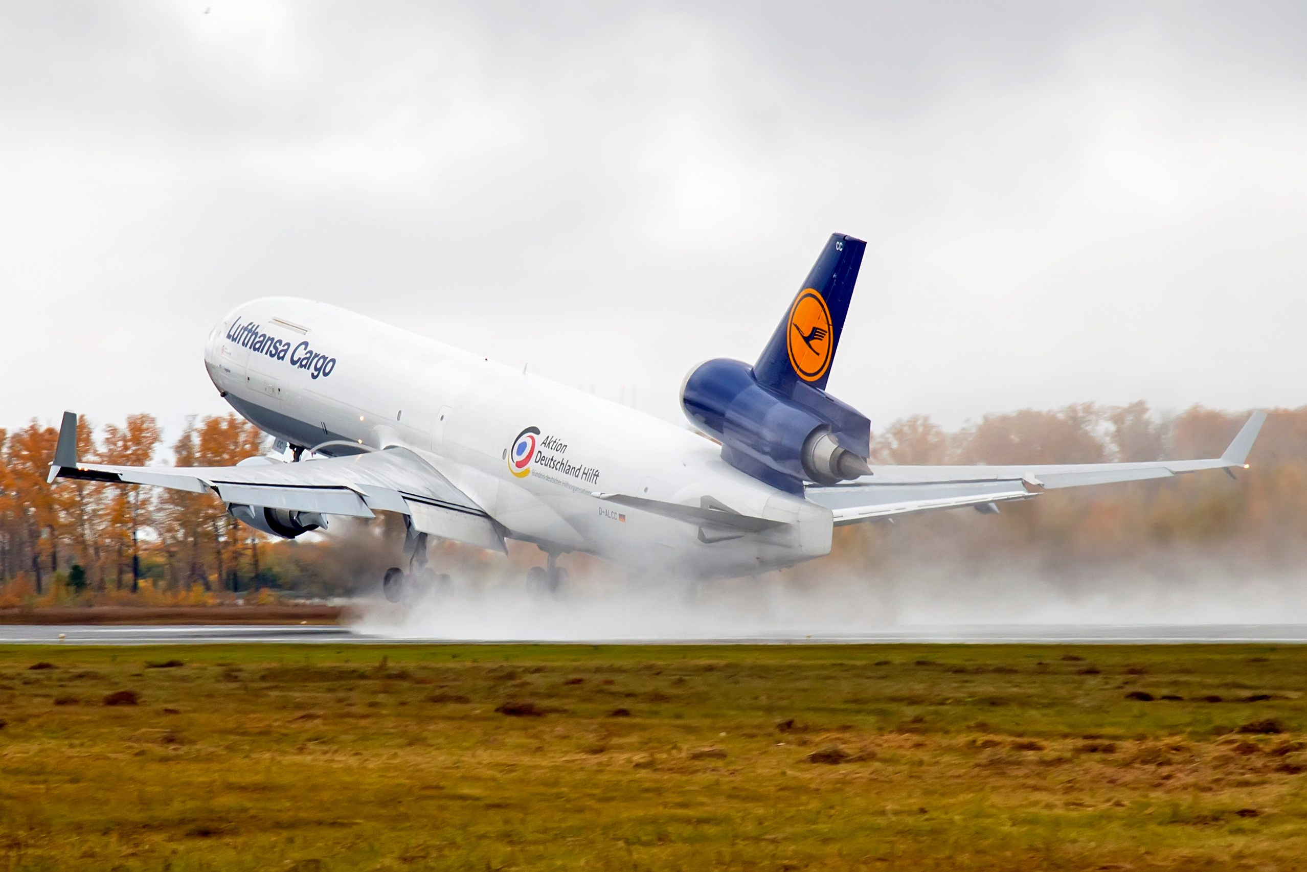 Авиация: самолеты, вертолеты, небесные зарисовки. От прошлого к будущему авиации через фотографию