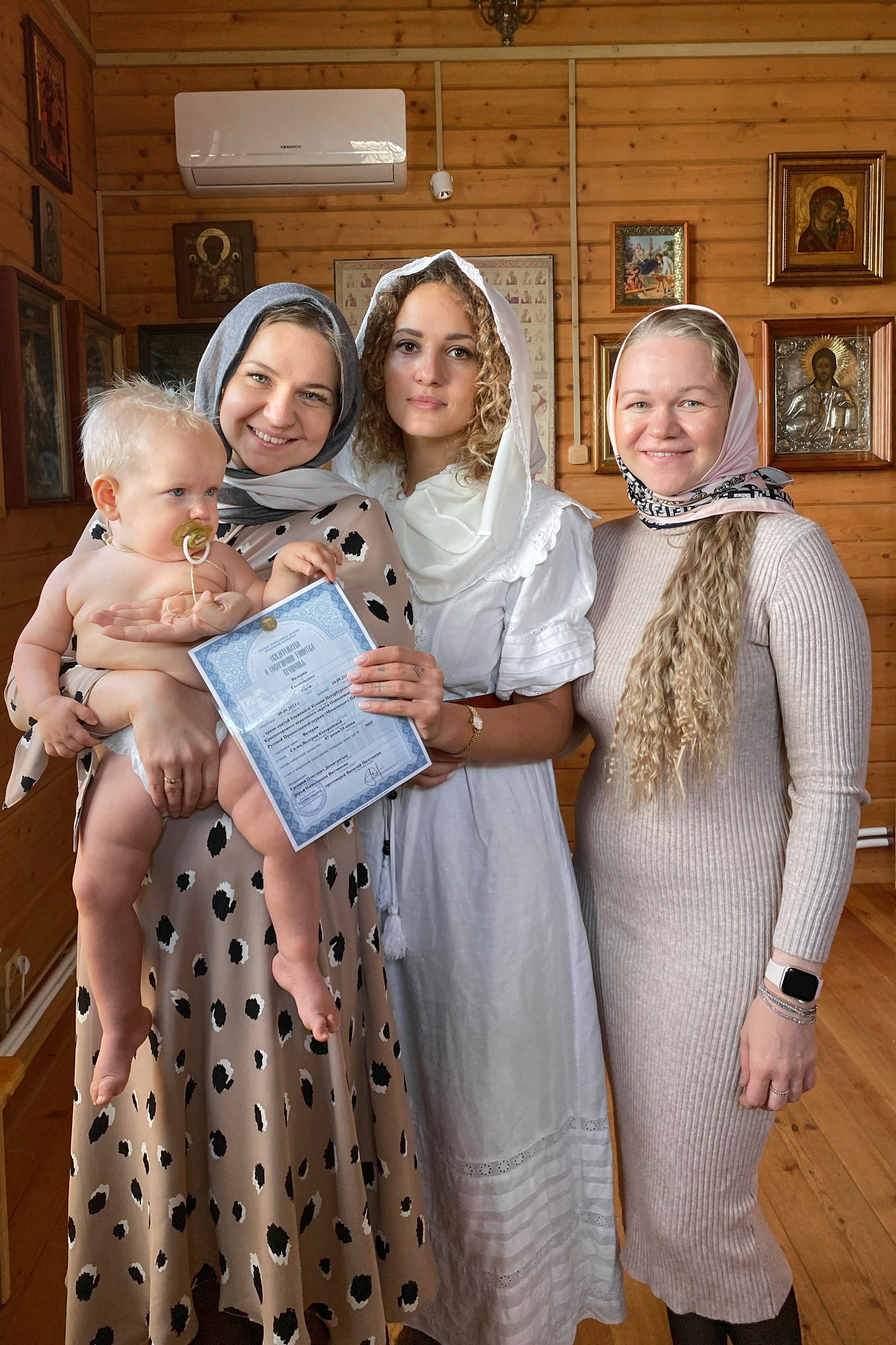 Крещение. Профессиональный фотограф новорождённых в Москве Елена Сатюкова