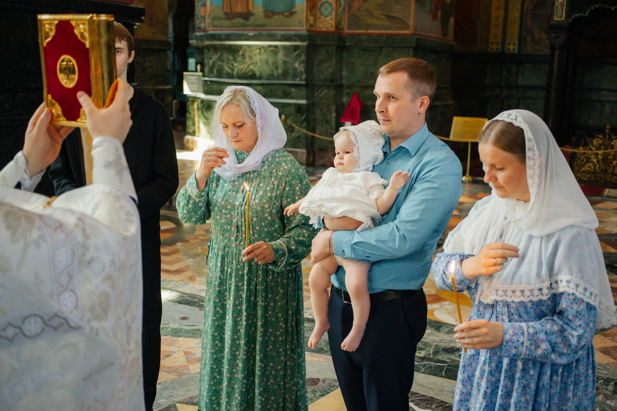 можно ли крестить в спасе на крови, сколько стоит крещение спас на крови, где лучше креститься в спб, лучшая церковь для крещения, где покрестить мальчика, где лучше крестить девочку, где покреститься взрослому, цена крещения для взрослого