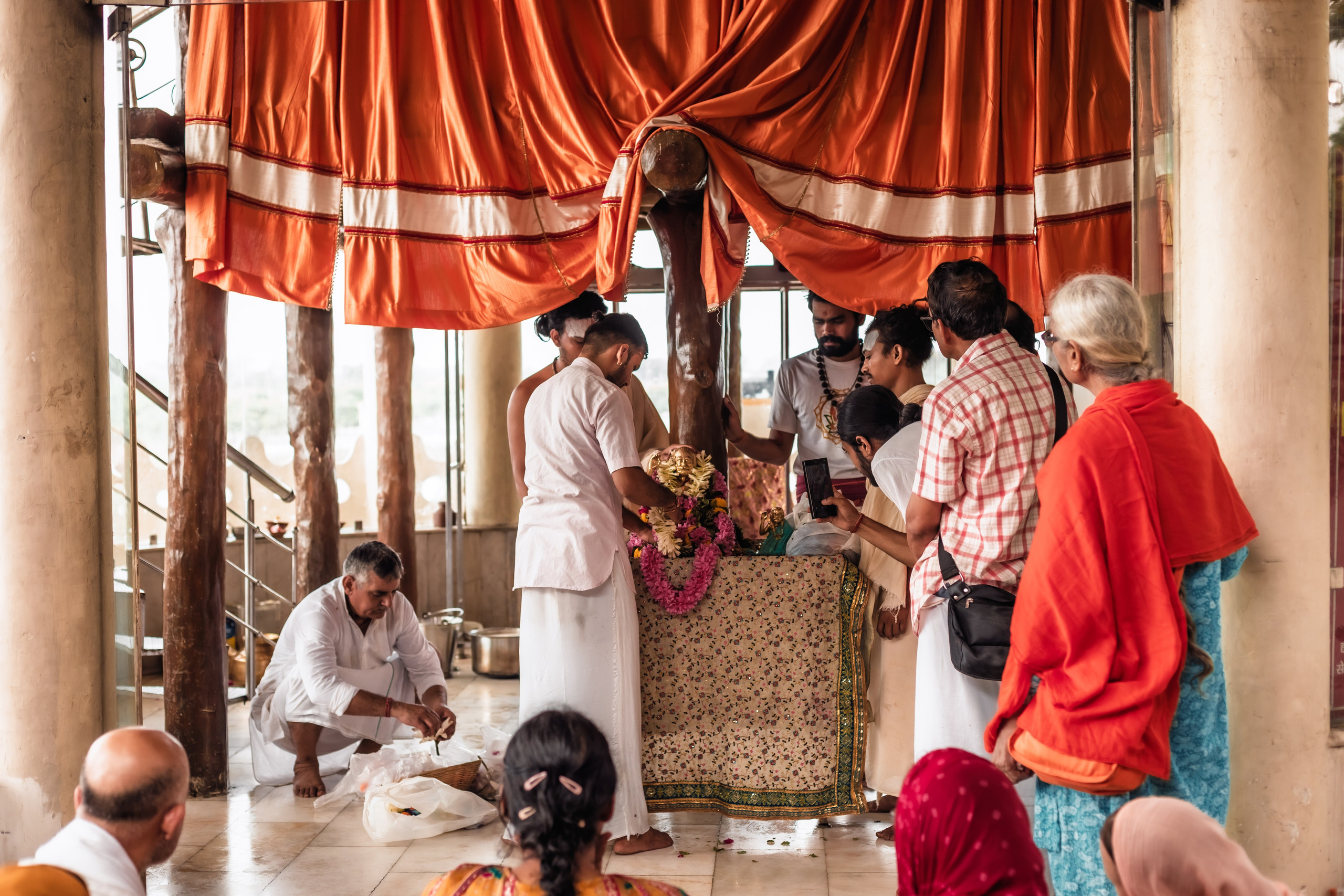 Abhisheka Devraha Baba on Sri Devdas ji maharaj bd. Mariam Bagdasaryan