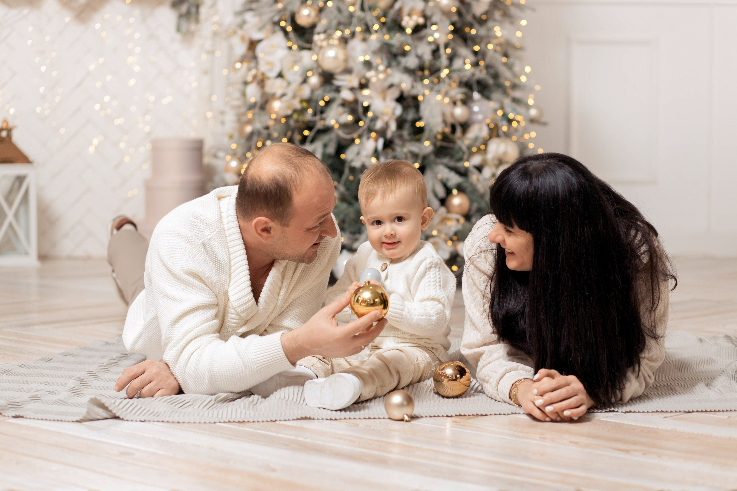 Новогодняя фотосессия в студии в Ростове на Дону для Александра, Лии и Артёма