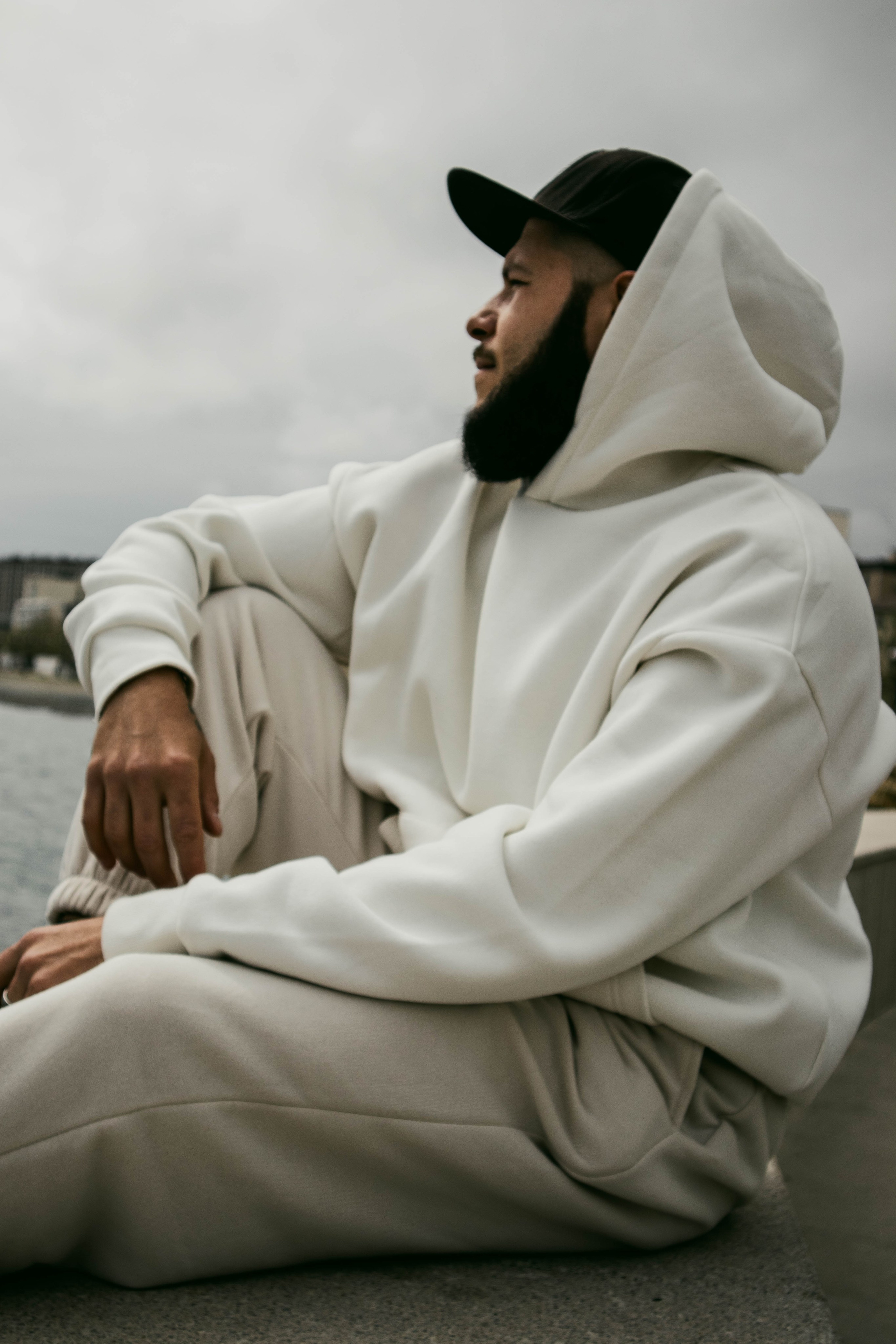 О. Уличный фотограф Города N