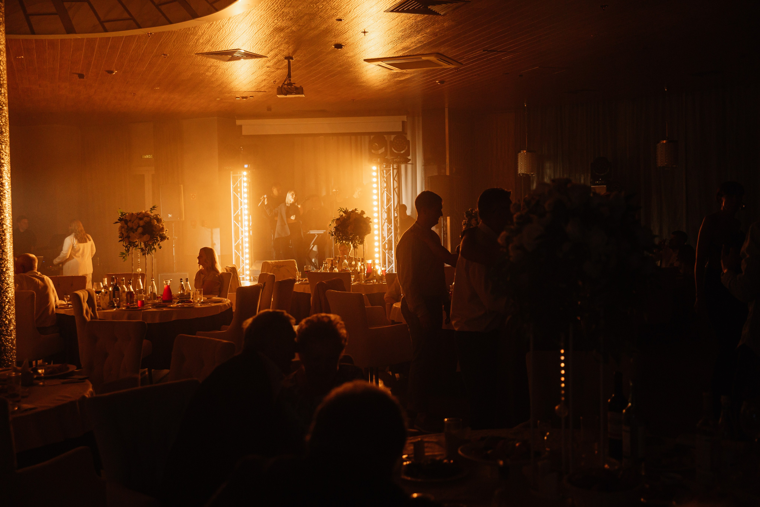Банкет в Eleven. Свет на свадьбу Нижний Новгород Friends Rent