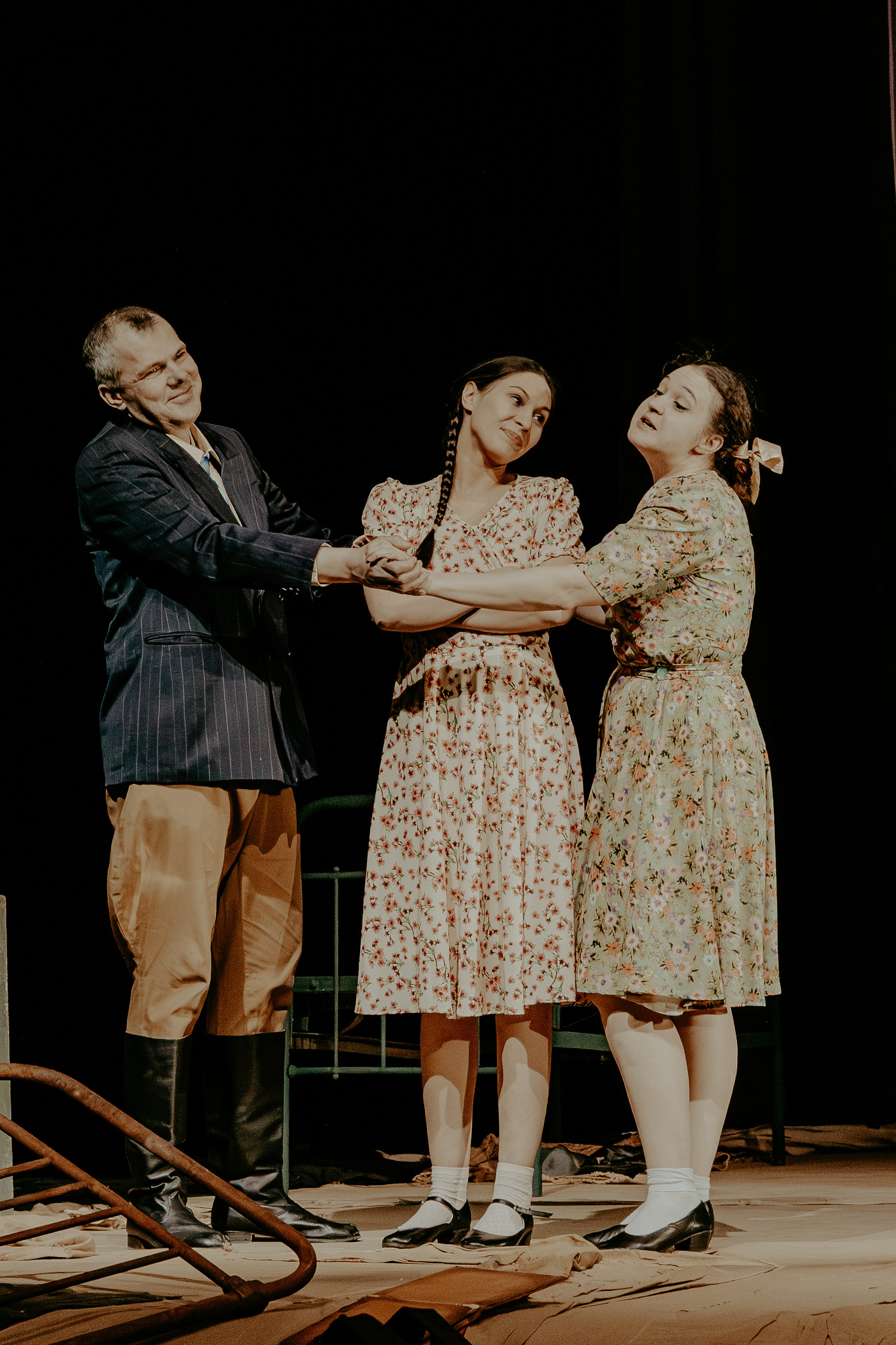 Театр Юного Зрителя " Не покидай меня». Фотограф Марк Файзулин