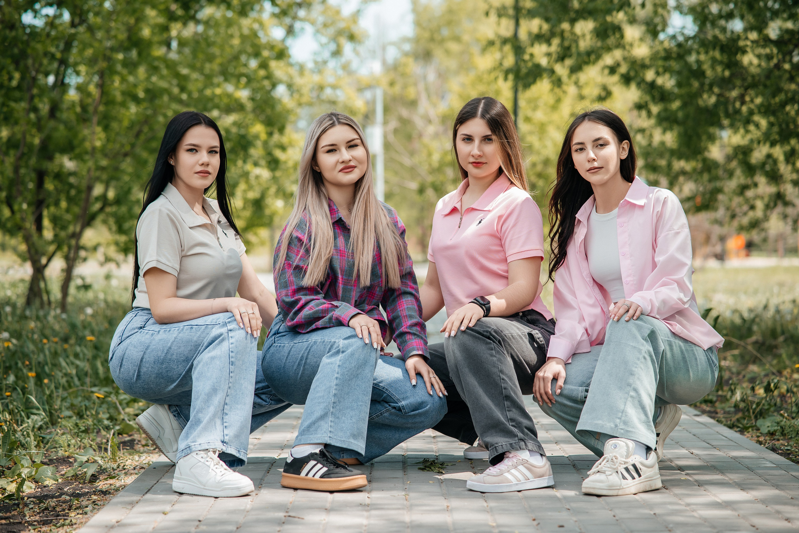 Группы. Школьный фотограф в Валуйках. Фотосессии для выпускников и изготовление выпускных альбомов в городе Валуйки и в Белгородской области