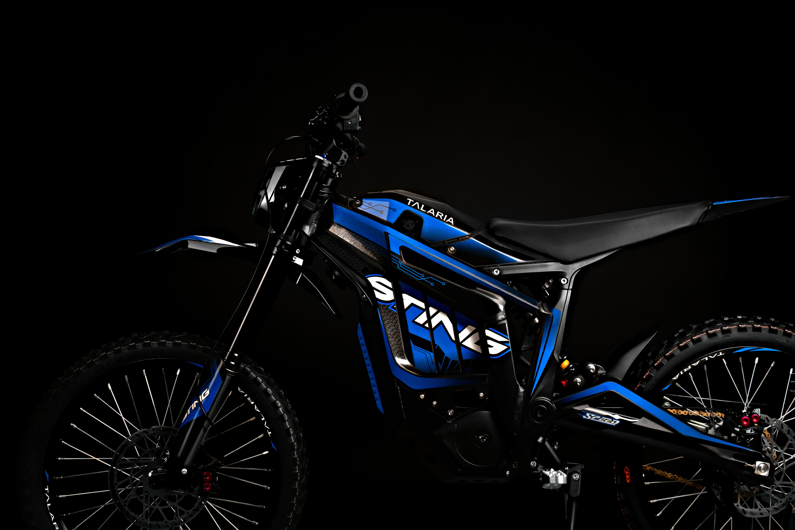 Фотосессия электробайка с бортовым компьютером Nucular Electronics — рекламная съёмка для сайта и презентаций.