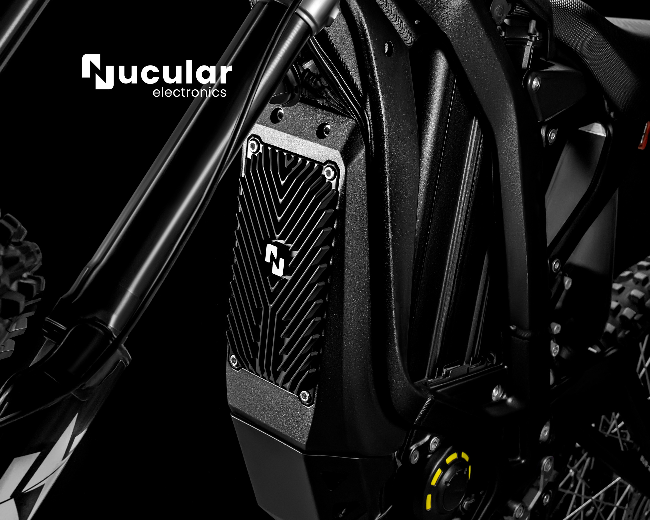 Контентная съёмка контроллера Nucular Electronics, установленного на электробайке.