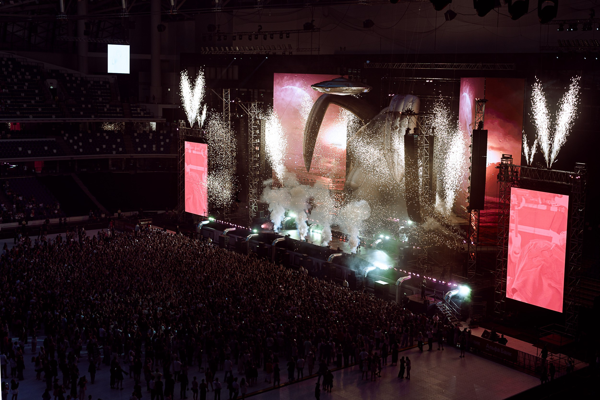 Солдаут Егора Крида в ВТБ Арена. Концертный и портретный фотограф Москва и Санкт-Петербург