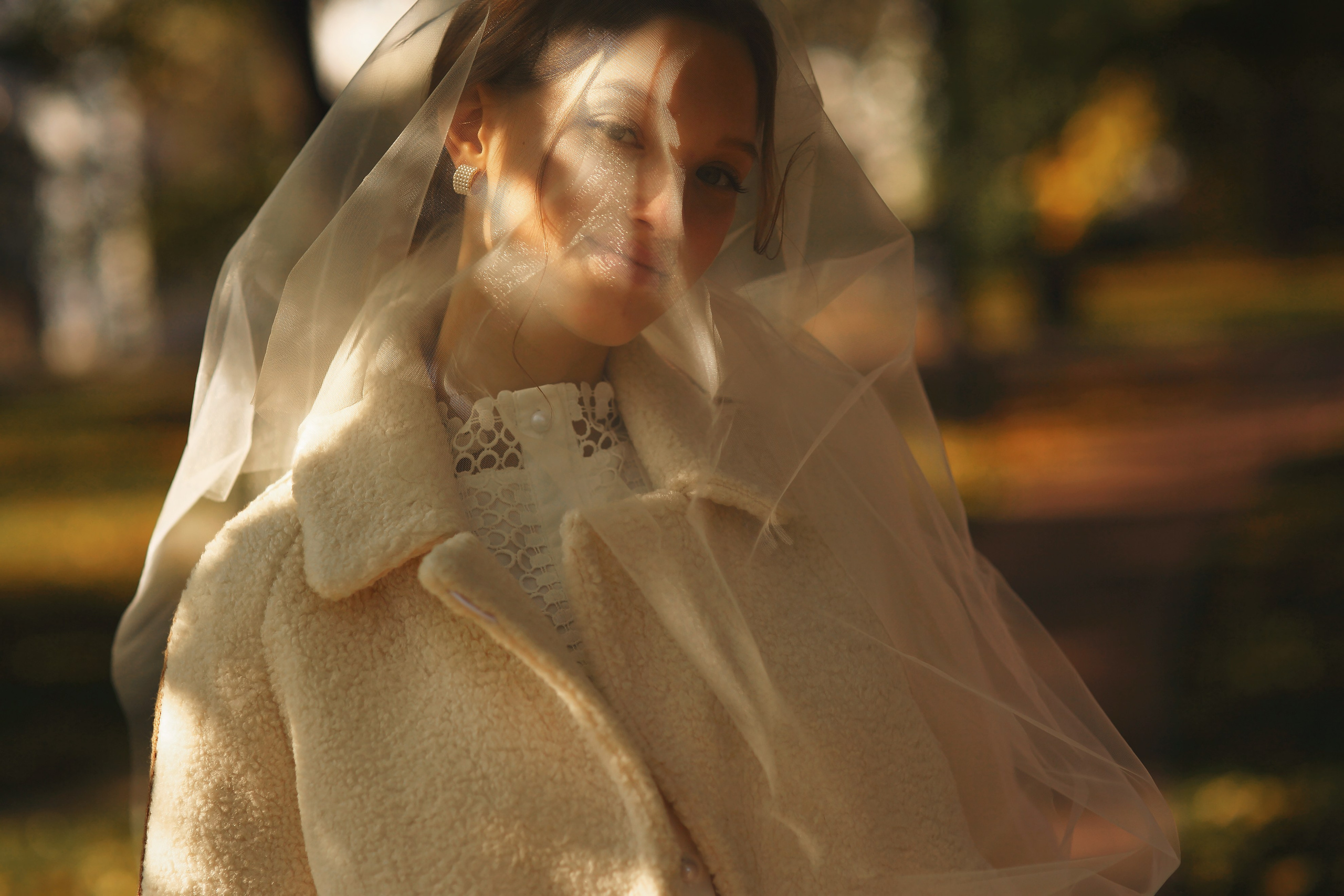 Съемка пары в осеннем городе и в студии. Свадебный и репортажный фотограф в Ярославле и Санкт-Петербурге Роман Микрюков