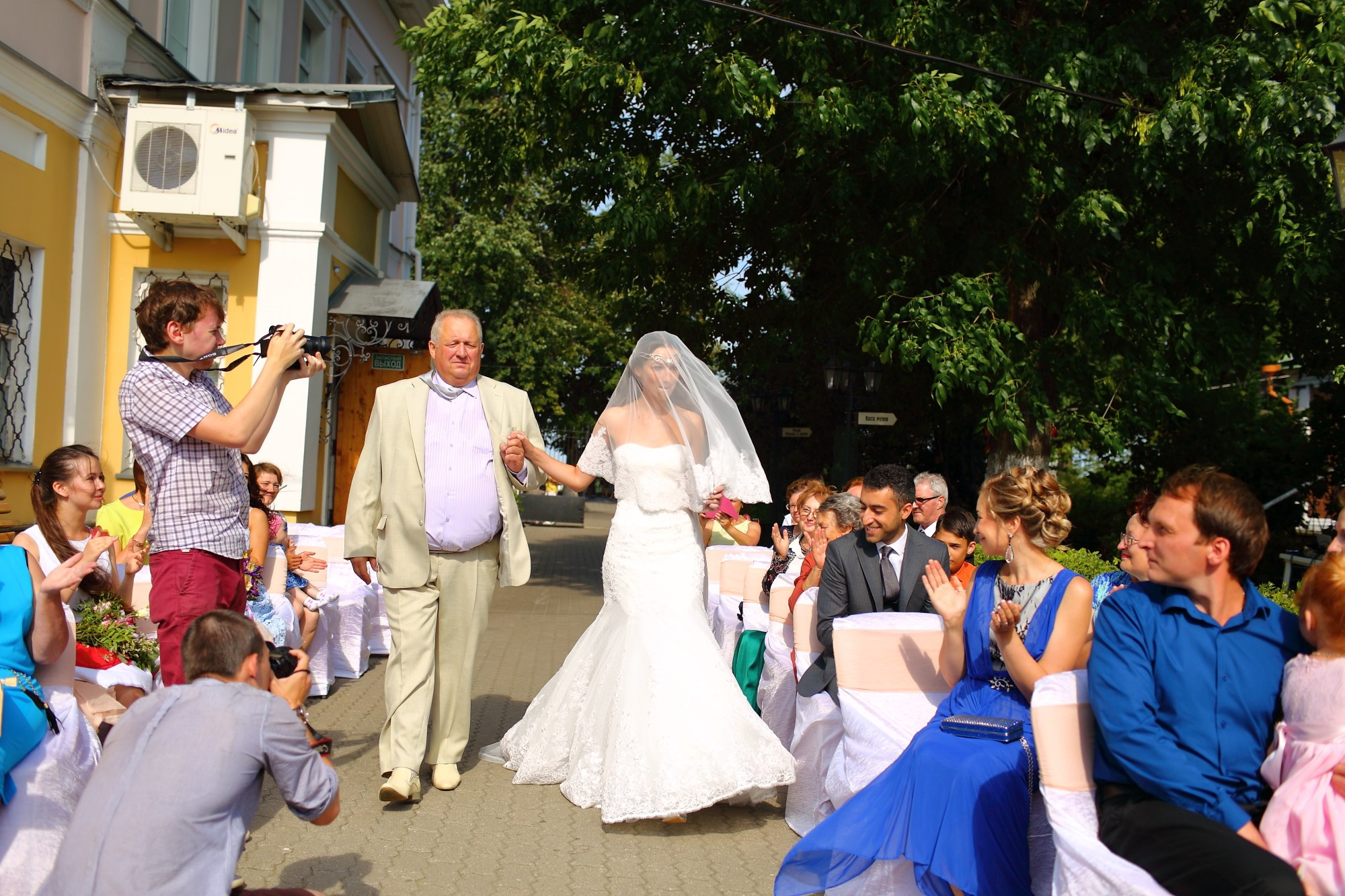 Выездная регистрация в красивом месте в Ярославле. Свадебный и репортажный фотограф в Ярославле и Санкт-Петербурге Роман Микрюков