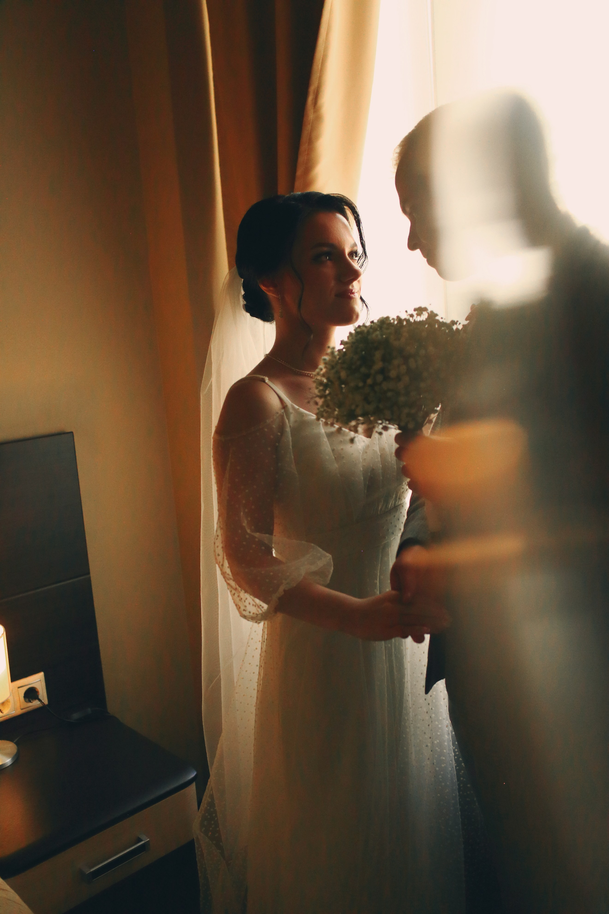 Съемка пары в отеле, на природе, в городе. Свадебный и репортажный фотограф в Ярославле и Санкт-Петербурге Роман Микрюков