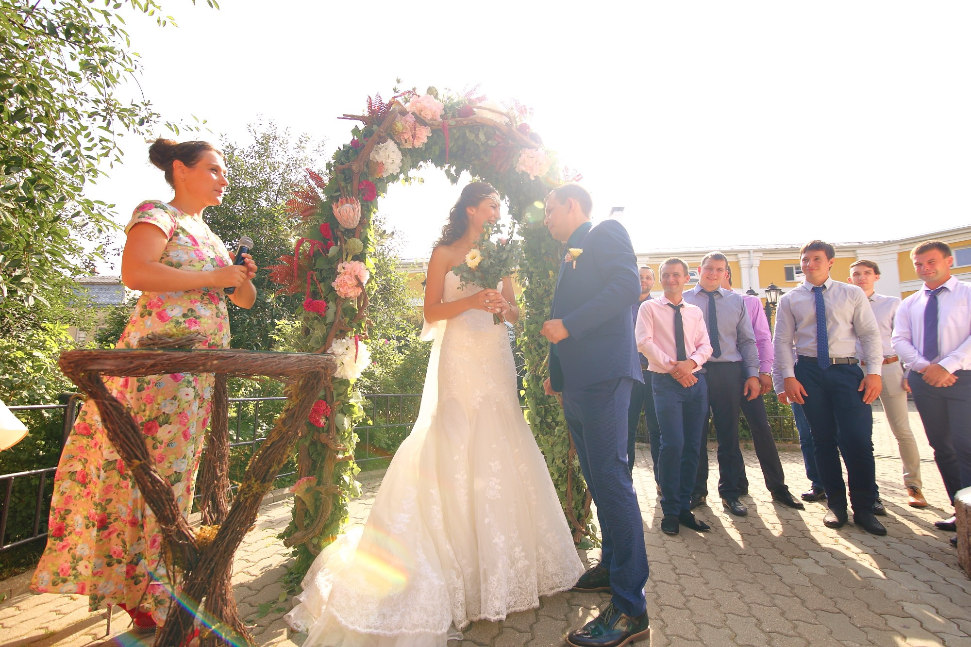 Выездная регистрация в красивом месте в Ярославле. Свадебный и репортажный фотограф в Ярославле и Санкт-Петербурге Роман Микрюков