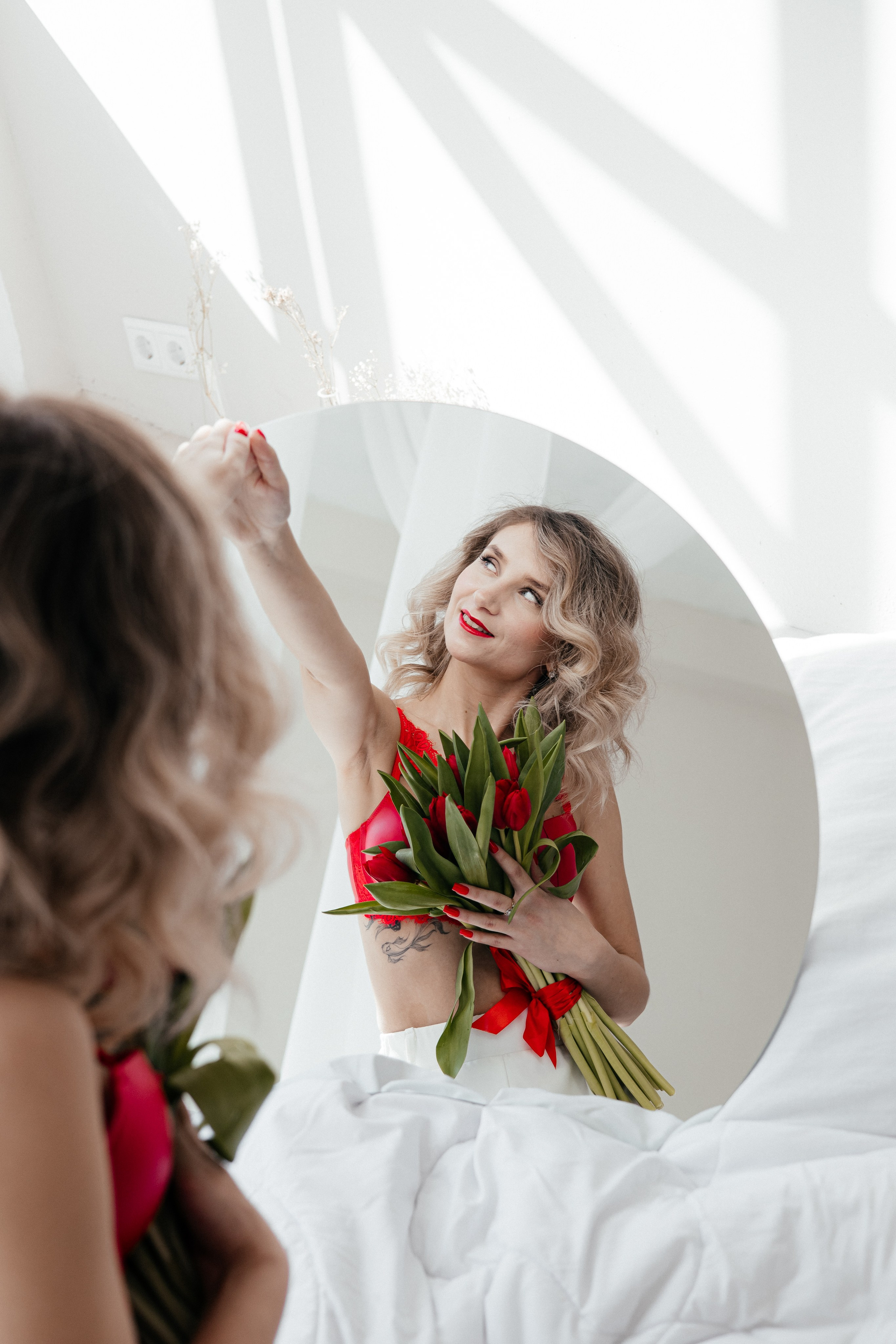 Анна. Красные тюльпаны